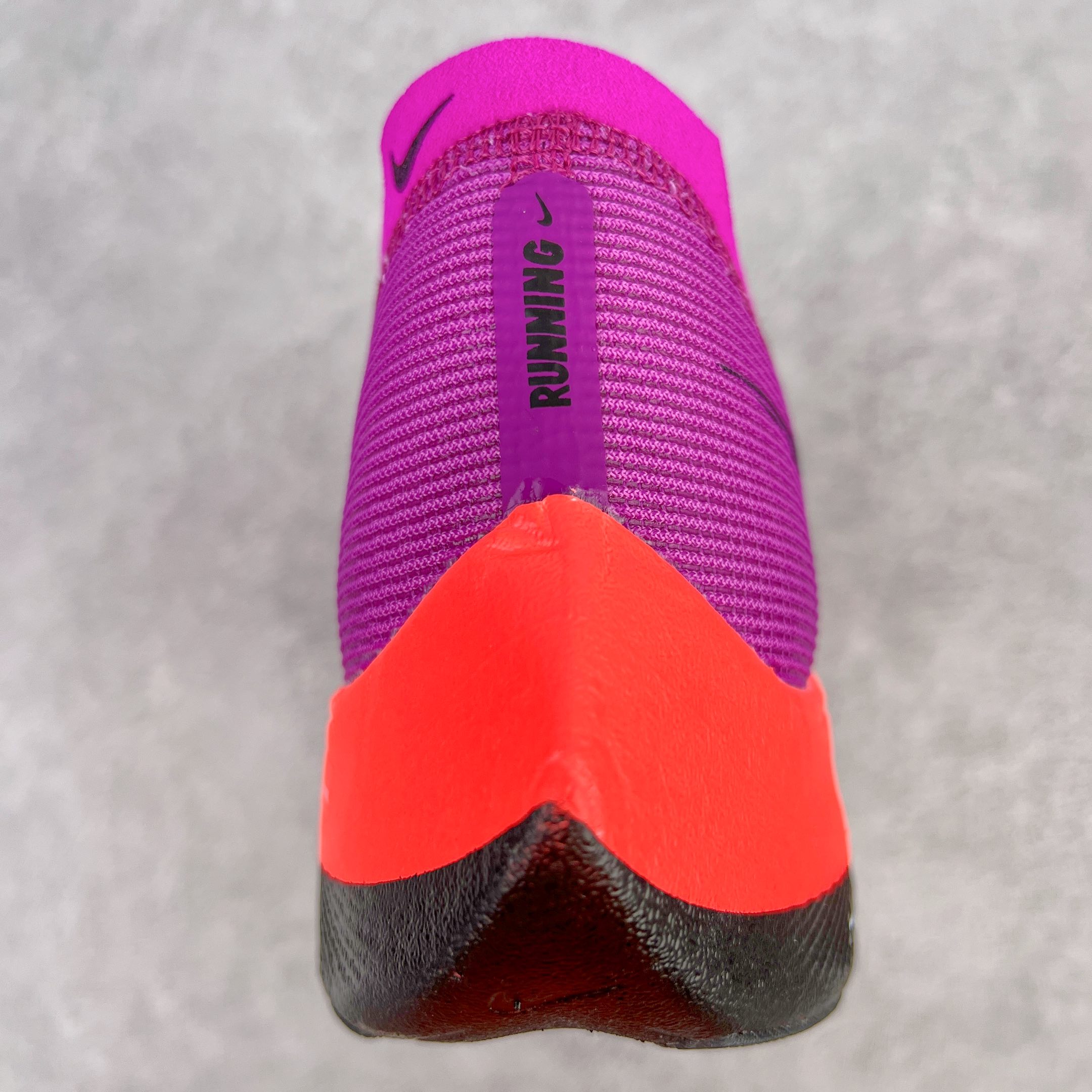 图片[8]-＃纯原福利 NK ZoomX Vaporfly Next% 马拉松二代跑鞋 细节整体升级 这款next%和上一款4%的鞋最大区的别于在鞋面面料 鞋面使用了全新 Vaporweave 科技 这种类似蝉翼的材质相比 Flyknit 更加轻薄透气 非对称的鞋带系统和泡棉护垫的加入令舒适度更高 鞋头辅以超大的 Swoosh 点缀 再配上流线型外观设计 时尚感十足 尺码：36 36.5 37.5 38 38.5 39 40 40.5 41 42 42.5 43 44 44.5 45-选品中心