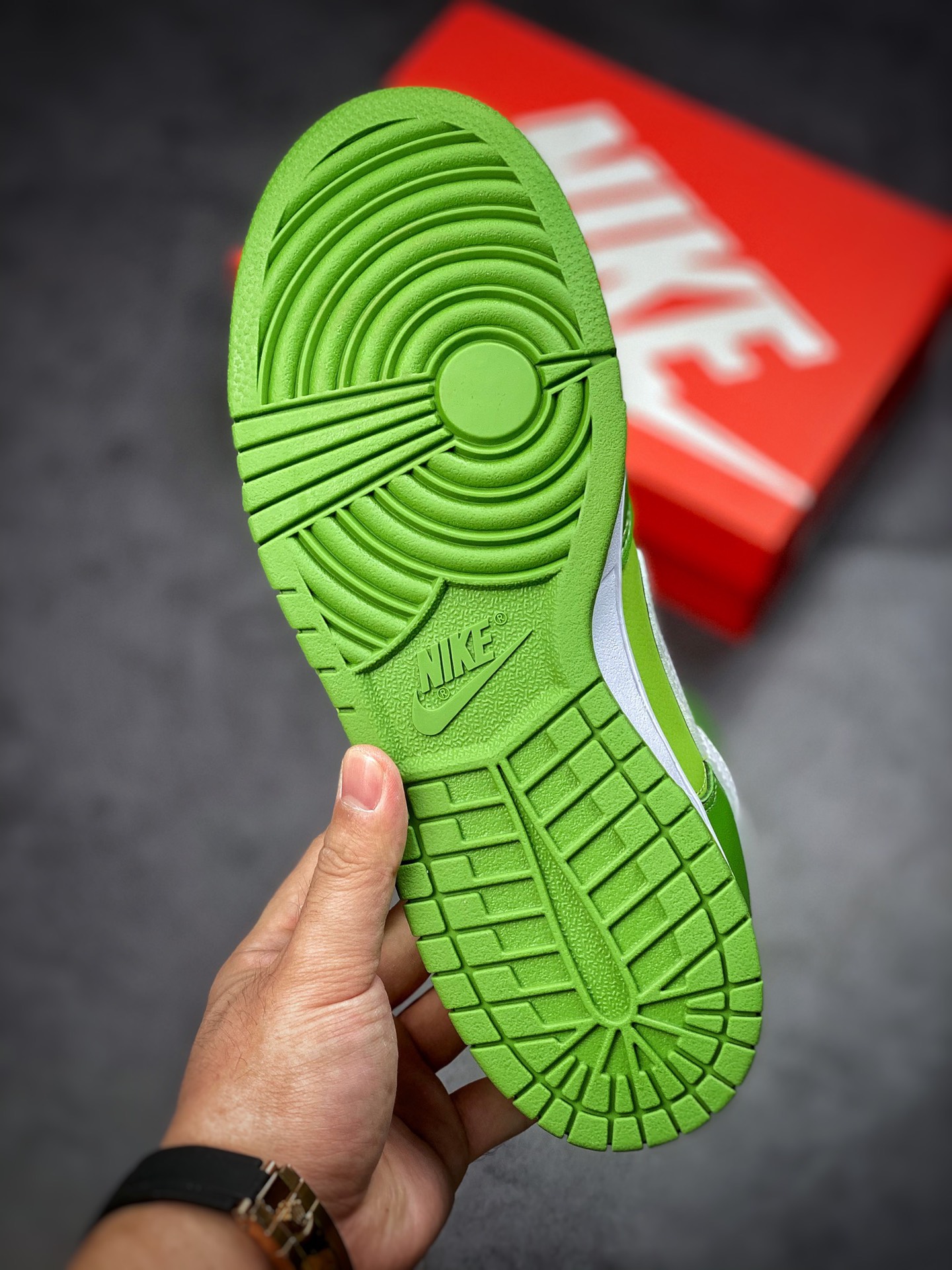 220 Nike Dunk SB Low 艳绿 实拍首发DJ6188-300