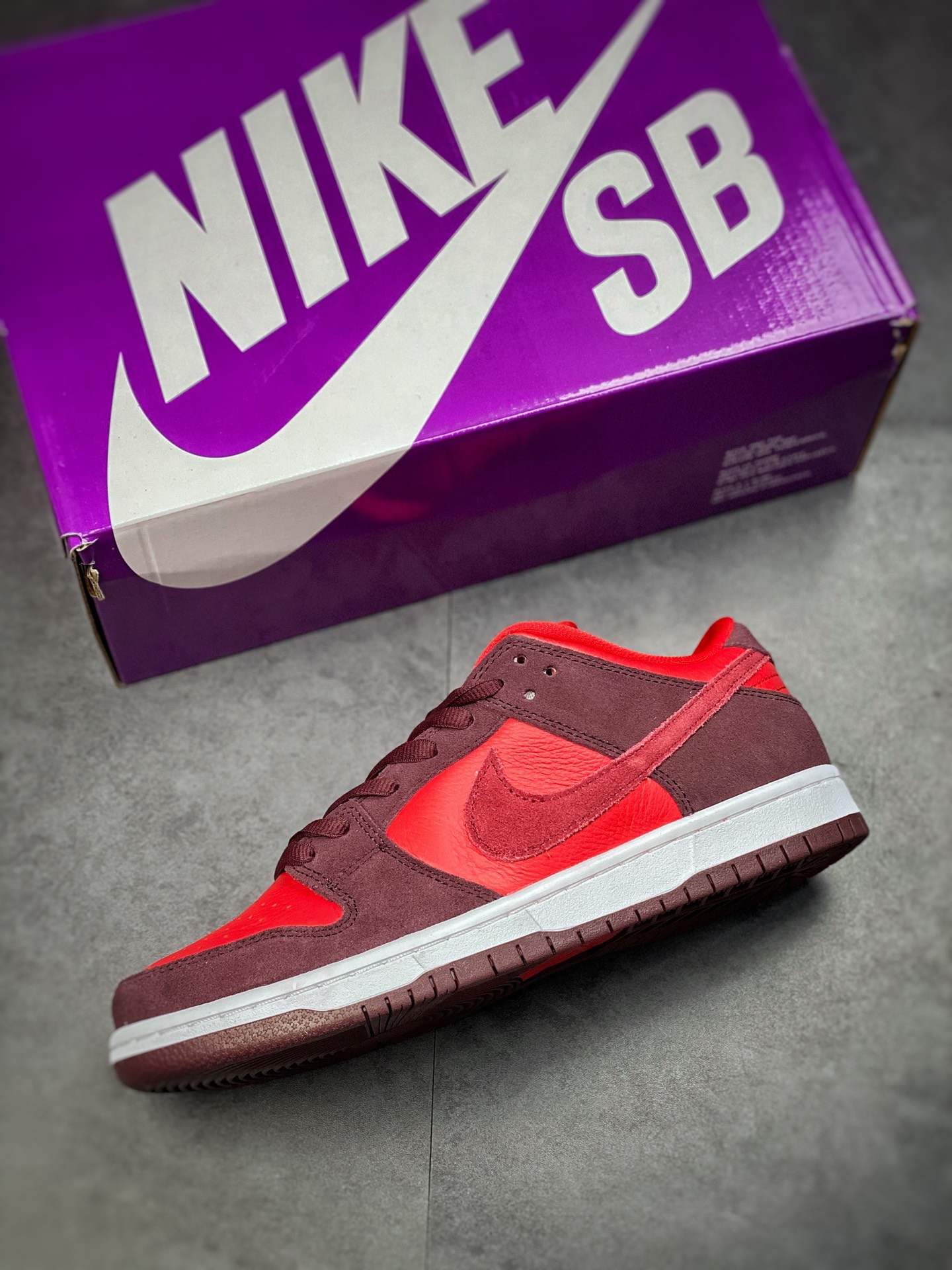260 Nike SB Dunk Low ”Cherry” 樱桃 近日 Nike 一款名为”樱桃” DM0807-600