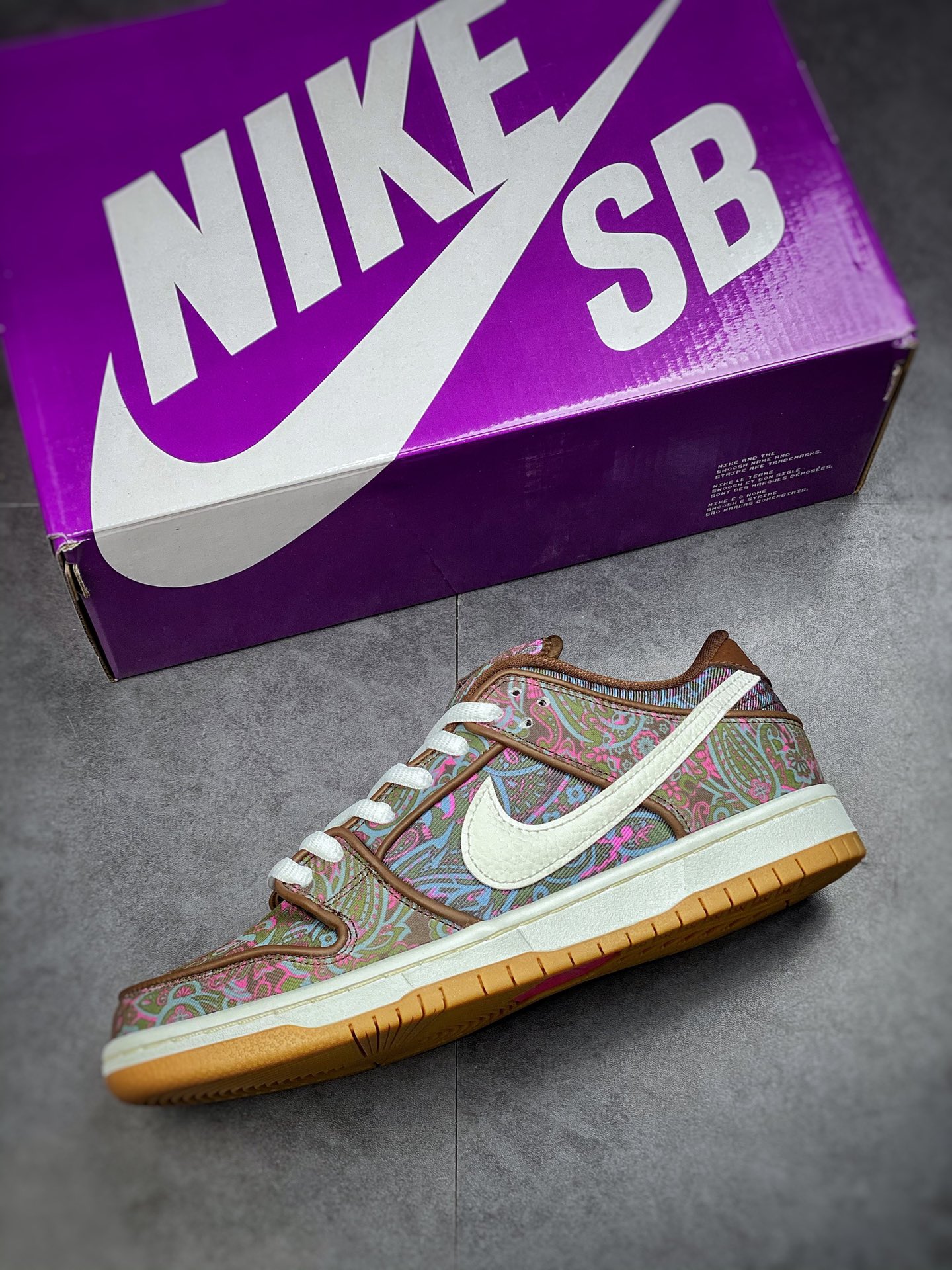 300 Nike SB Dunk Low “Paisley” 新腰果花 DH7534-200
