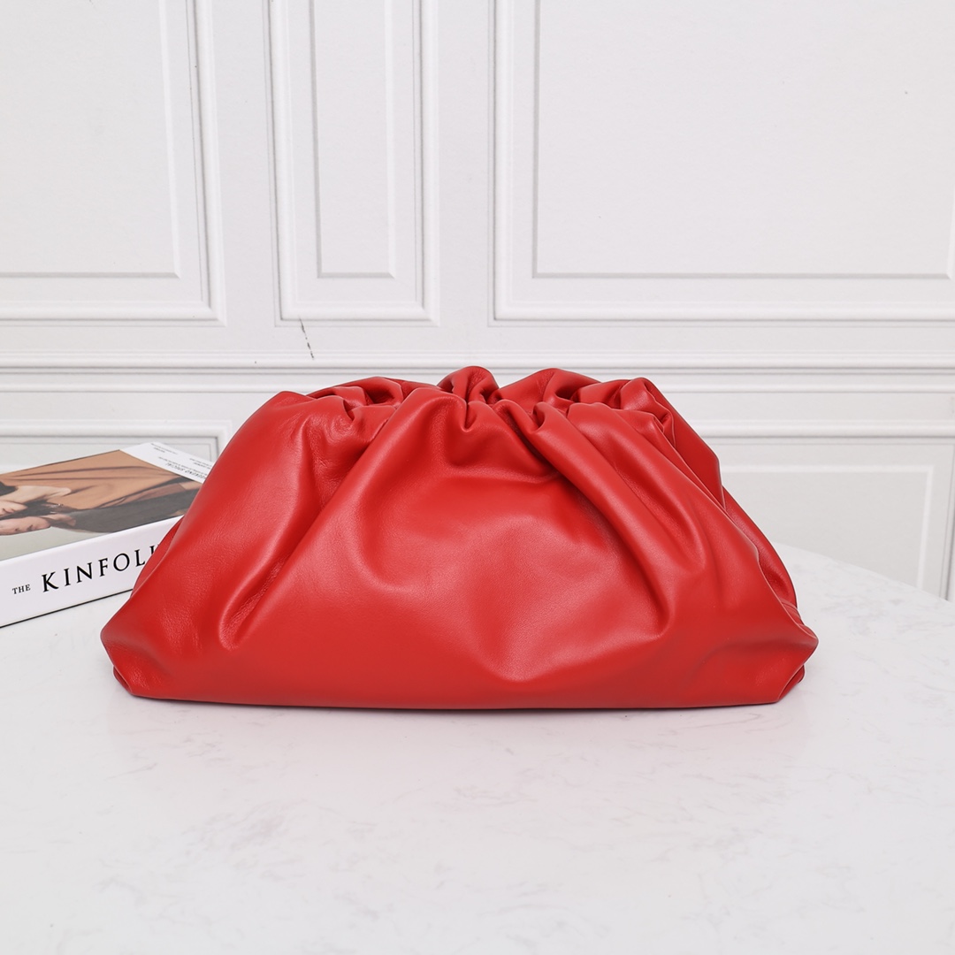 Bottega Veneta Pouch Clutch in Smooth Leather