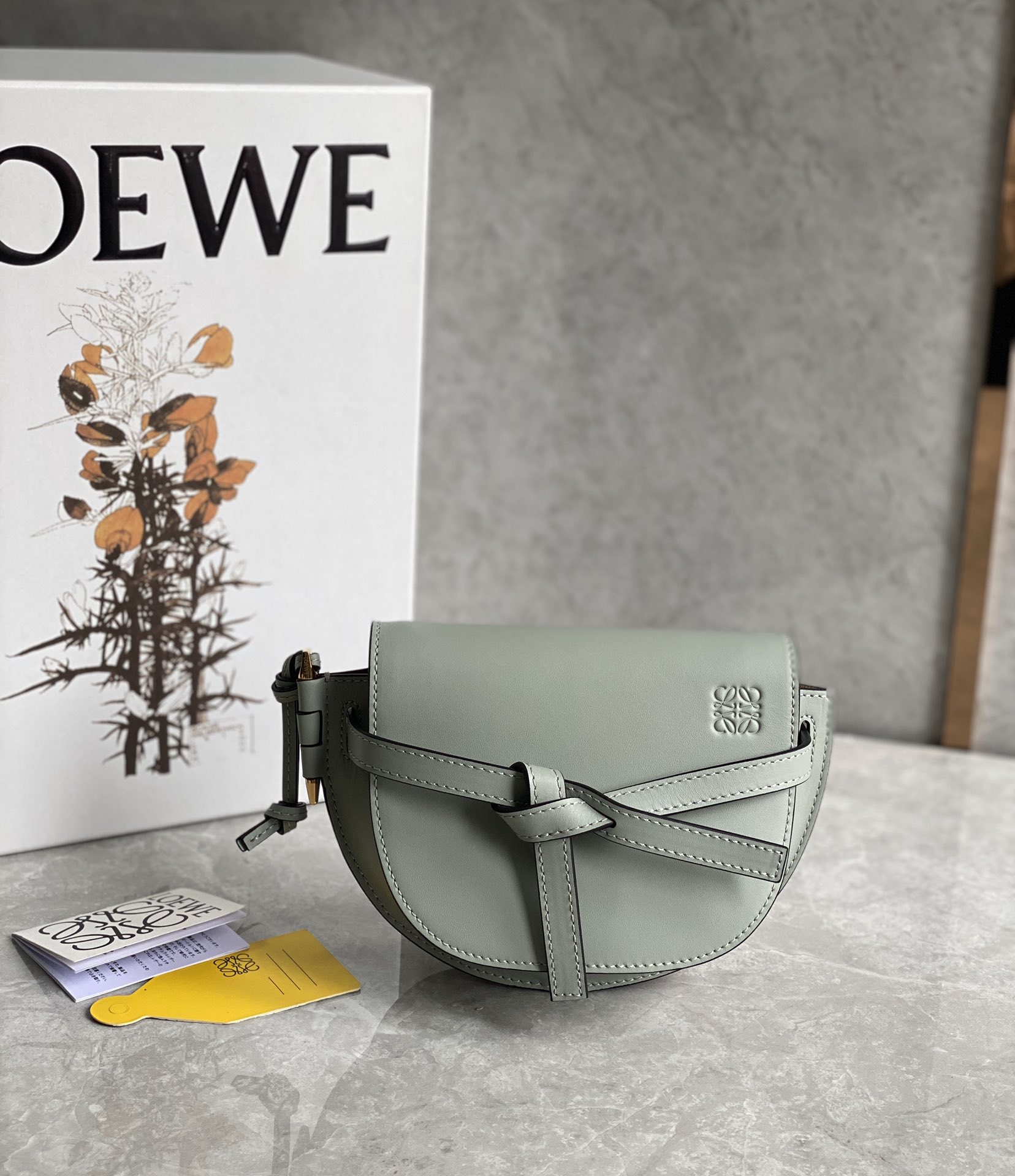 LOEWE罗意威 字母寛肩带Gate马鞍包 0672雾霾蓝