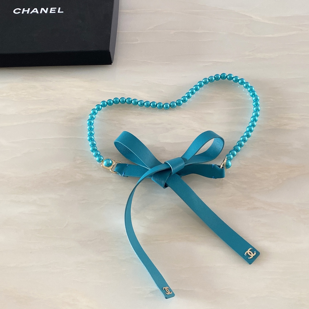 - Chanel💥小羊皮 琉璃珍珠与金色金属黑 与珍珠白  *cc字母logo与正品一致. 纹理细腻*