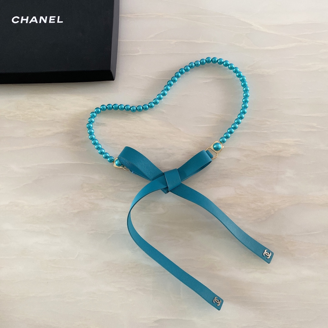 - Chanel💥小羊皮 琉璃珍珠与金色金属黑 与珍珠白  *cc字母logo与正品一致. 纹理细腻*