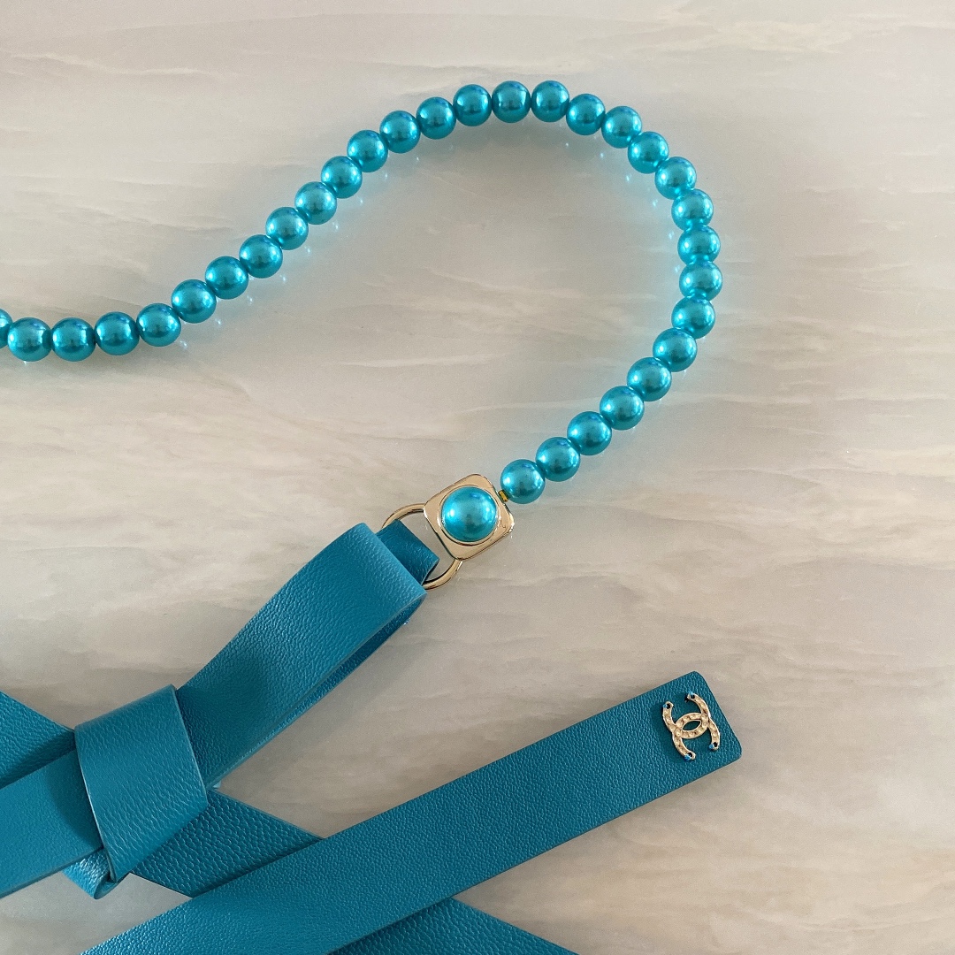 - Chanel💥小羊皮 琉璃珍珠与金色金属黑 与珍珠白  *cc字母logo与正品一致. 纹理细腻*