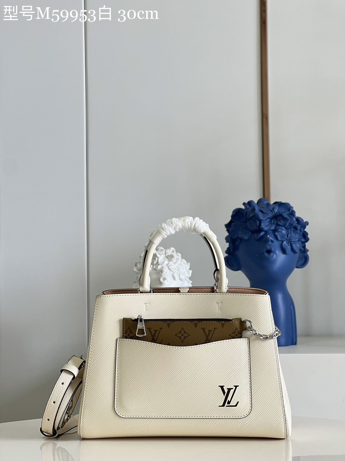 NO:398651,【Exclusive real photo M59953 white】Marelle Tote medium handbag outlines smooth lines with Epi grain leather, continuing iconic elements such as detachable Monogram pocket, hollow LV logo and Toron handle, providing flexible choices for urban life. Removable shoulder straps free hands and easily cross-body. Detailed features 30 x 21 x 13 cm (length x height x width) P.900, LV [original leather], louis vuitton19860909【独家实拍M59953白】Marelle Tote 中号手袋以 Epi 粒面皮革勾勒流畅线条,延续可拆卸 Monogram 口袋、镂空 LV 标识和 Toron 手柄等标志性元素,为都市生活提供灵活之选.可拆卸肩带解放双手,轻松斜挎.详细特征30 x 21 x 13 厘米 (长度 x 高 x 宽)P.900,LV【原厂皮】,louis vuitton,Bag