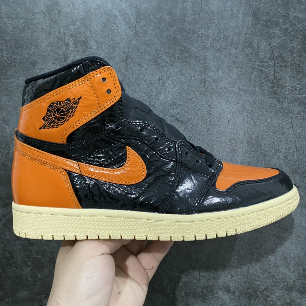 莞产纯原版本AJ1 猪油扣碎 全码补齐 全市场除了ljr版本外 最牛逼的版本 原厂皮料 正确鞋型 真心好的版本 价格合理 各位大佬零售高价此版本绰绰有余💪🏻 尺码:男码40.5-47.5 ,女码36-40齐全-选品中心