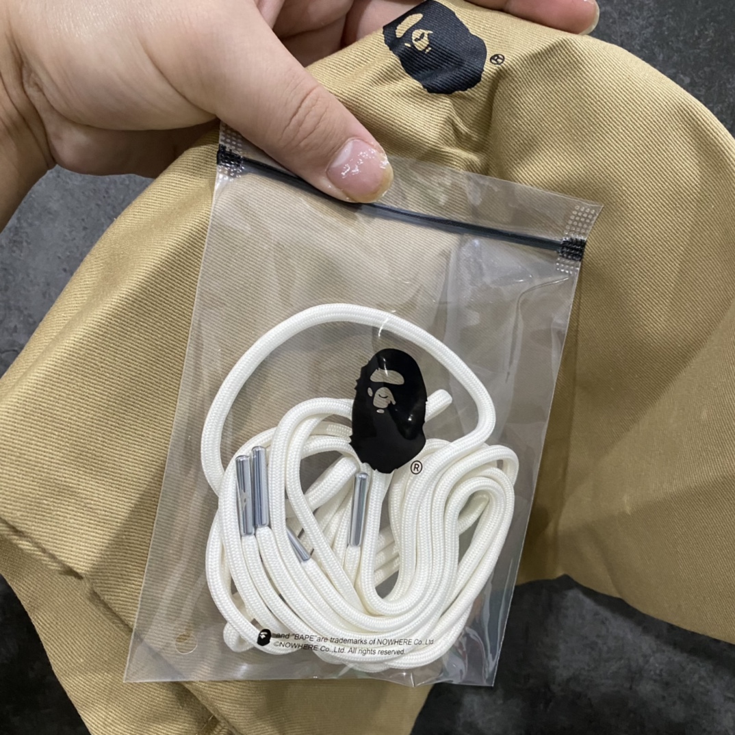 图片[9]-M版纯原 JJJJound x Bape Sta To Low 明星同款 联名款猿人头低帮运动休闲板鞋 市售最高版本 原鞋开发 匠心打造 开发时长超过半年 鞋面内里均采用市场最好的头层牛皮 原数据进口机台高频印压LOGO 中底嵌入Ortholite缓震材质 全套包装 包含猿人logo定制防尘袋 定制迷彩鞋垫一副 尺码：36 38 40 41 42 42.5 43 44 45-选品中心