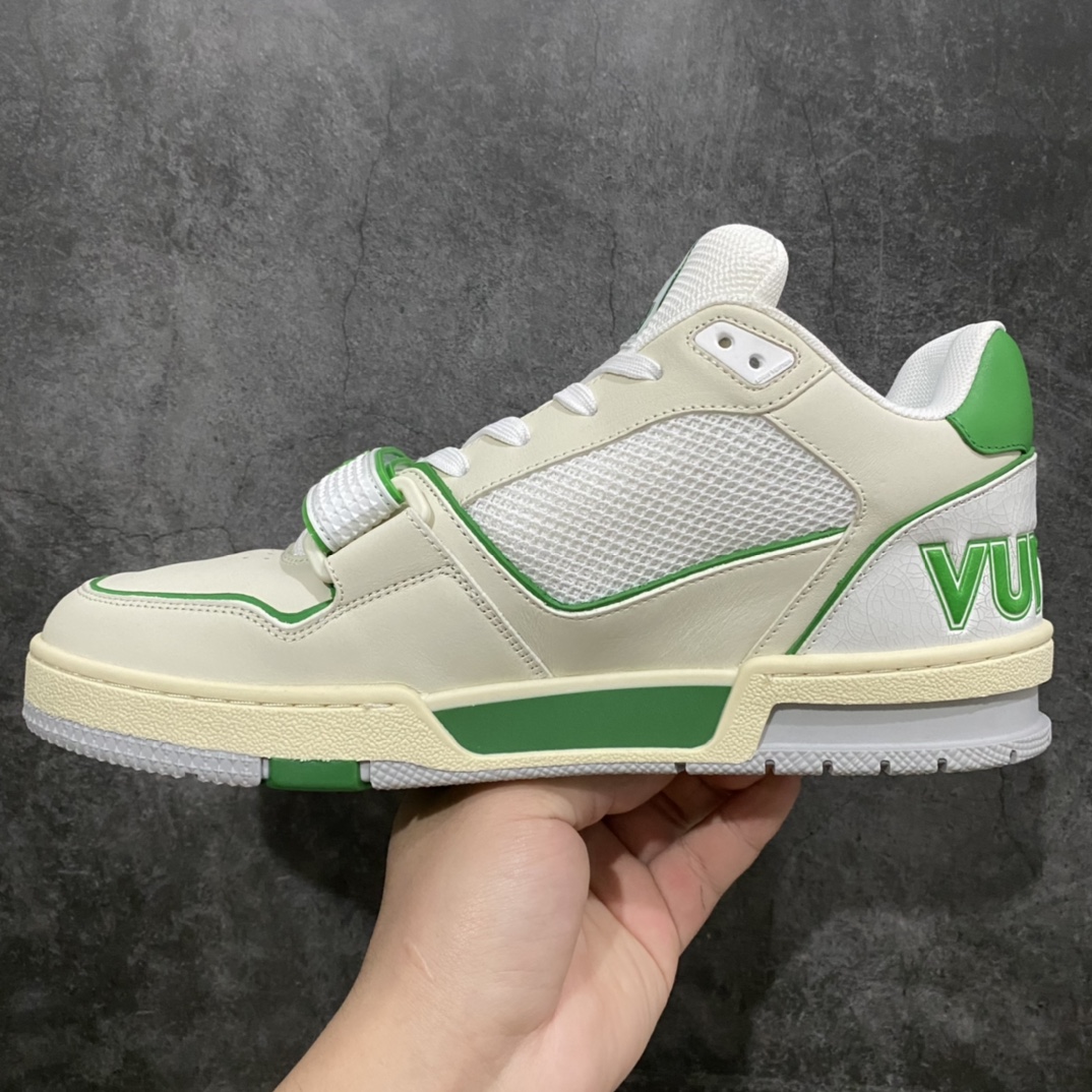 图片[2]-莞产最强版 LV Trainer白绿魔术贴 广州顶级版本 细节实拍如下所见即所得 非莆田档口货 可随意对比细节鞋型 无需过多文案描述 所有细节均可对标正品 原厂鞋舌尺码标 正确烫金字体 鞋舌厚度柔软度同步正品 原厂织麦标 一针一线纹路均同步正品 原厂刺绣立体饱满同步正品 原厂烫金手写logo 立体饱满有光泽 鞋头原厂皮料细腻柔软 原厂魔术贴 纹路清晰 原厂数据 字体粗细 大小光泽度同步正品 原厂空胶工艺 并非开胶同步正品 原厂中底布 logo清晰 原厂工艺爆裂效果 自然不刻意 一个后跟足矣秒杀所有 尺码：36-45-选品中心