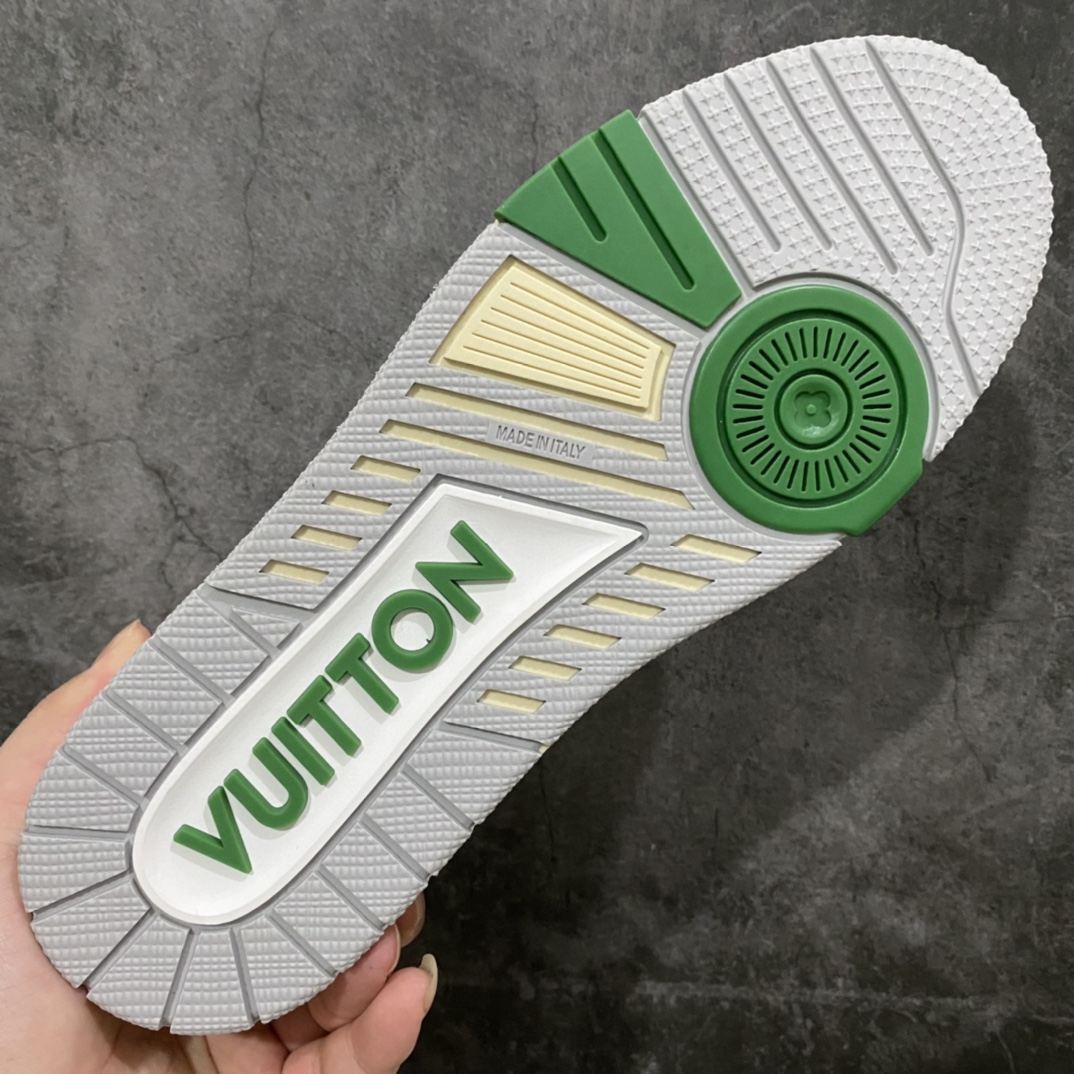 图片[5]-莞产最强版 LV Trainer白绿魔术贴 广州顶级版本 细节实拍如下所见即所得 非莆田档口货 可随意对比细节鞋型 无需过多文案描述 所有细节均可对标正品 原厂鞋舌尺码标 正确烫金字体 鞋舌厚度柔软度同步正品 原厂织麦标 一针一线纹路均同步正品 原厂刺绣立体饱满同步正品 原厂烫金手写logo 立体饱满有光泽 鞋头原厂皮料细腻柔软 原厂魔术贴 纹路清晰 原厂数据 字体粗细 大小光泽度同步正品 原厂空胶工艺 并非开胶同步正品 原厂中底布 logo清晰 原厂工艺爆裂效果 自然不刻意 一个后跟足矣秒杀所有 尺码：36-45-选品中心