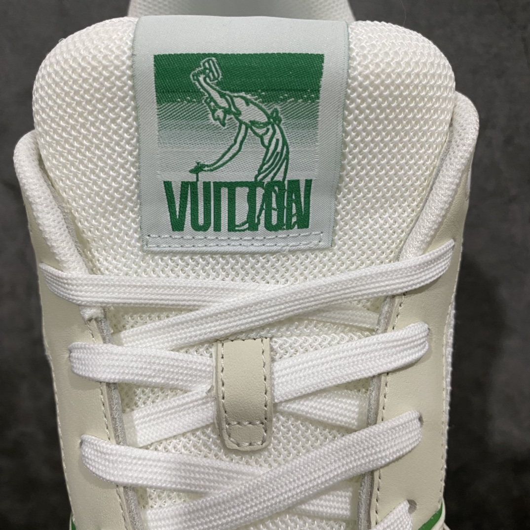 莞产最强版 LV Trainer白绿魔术贴 广州顶级版本 细节实拍如下所见即所得 非莆田档口货 可随意对比细节鞋型 无需过多文案描述 所有细节均可对标正品 原厂鞋舌尺码标 正确烫金字体 鞋舌厚度柔软度同步正品 原厂织麦标 一针一线纹路均同步正品 原厂刺绣立体饱满同步正品 原厂烫金手写logo 立体饱满有光泽 鞋头原厂皮料细腻柔软 原厂魔术贴 纹路清晰 原厂数据 字体粗细 大小光泽度同步正品 原厂空胶工艺 并非开胶同步正品 原厂中底布 logo清晰 原厂工艺爆裂效果 自然不刻意 一个后跟足矣秒杀所有 尺码:36-45-选品中心