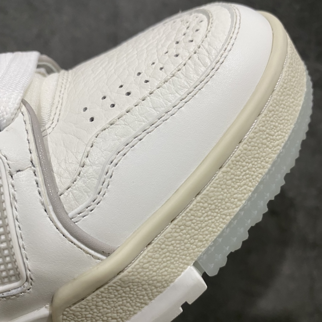 图片[9]-莞产最强版 市场唯一正确版 LV Trainer白水泥女鞋 注意白水泥女鞋三孔 男鞋四孔 市场货基本全错 独家正确版本首家出货💪🏻 广州顶级版本 细节实拍如下所见即所得 非莆田档口货 可随意对比细节鞋型 无需过多文案描述 所有细节均可对标正品 原厂鞋舌尺码标 正确烫金字体 鞋舌厚度柔软度同步正品 原厂织麦标 一针一线纹路均同步正品 原厂刺绣立体饱满同步正品 原厂烫金手写logo 立体饱满有光泽 原厂皮料荔枝纹同步原鞋 原厂数据 字体粗细 大小光泽度同步正品 原厂空胶工艺 并非开胶同步正品 原厂中底布 logo清晰 尺码：36-45-选品中心