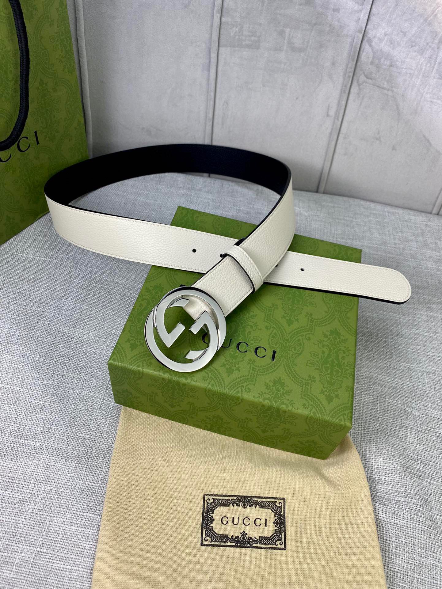 宽度3.8cm GG Marmont系列每一季都会推陈出新 双色头层牛皮腰带-Chinese UA Cheap High Quatity Brand Clothes Bags handbags Sneakers wholesale wholesaler seller from China Factory suppliers Fashion Clothing Shoes best Quality Beautiful Price 宽度3.8cm GG Marmont系列每一季都会推陈出新 双色头层牛皮腰带