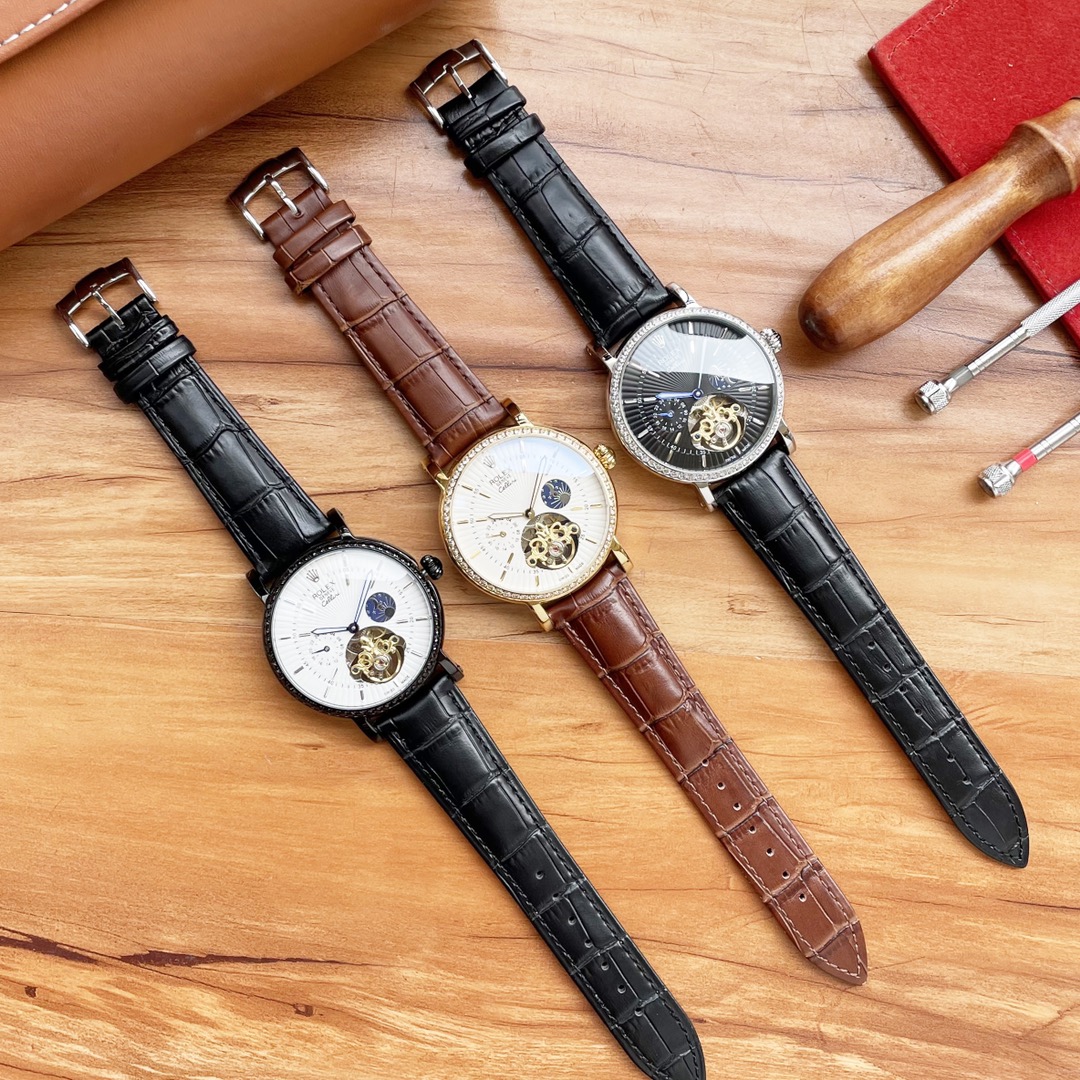 蓝气球系列 精致百搭 最新： 劳力士 Rolex 多功能设计 类型：精品男士腕表 表带：真牛皮表带 机芯：全自动机械机芯 镜面：矿物质强化玻璃更高清 品味高雅 浩瀚大气 匠心独运 腕间瑰宝 尺寸：直径44mm厚11mm