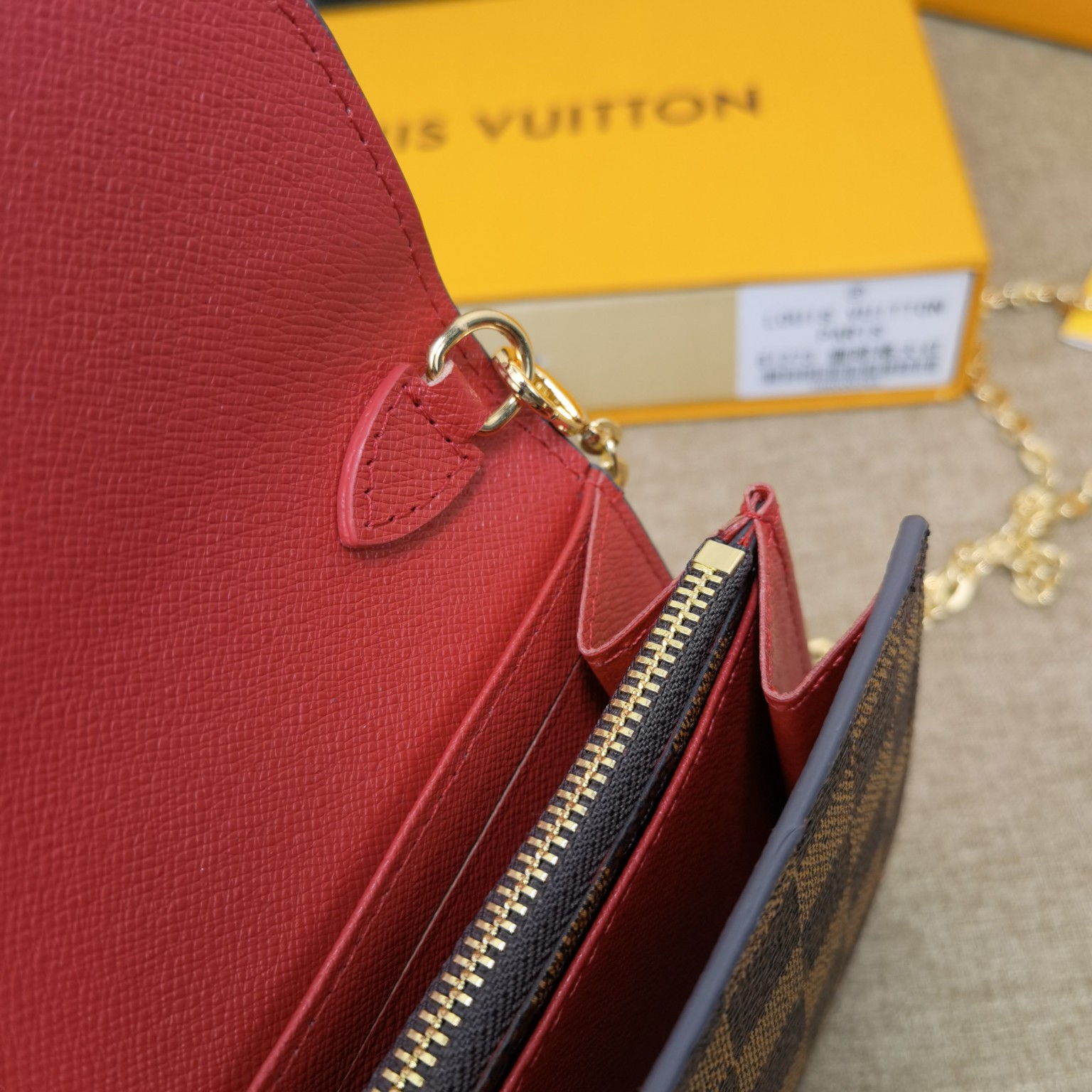 Damier Wallet - Material Close-up