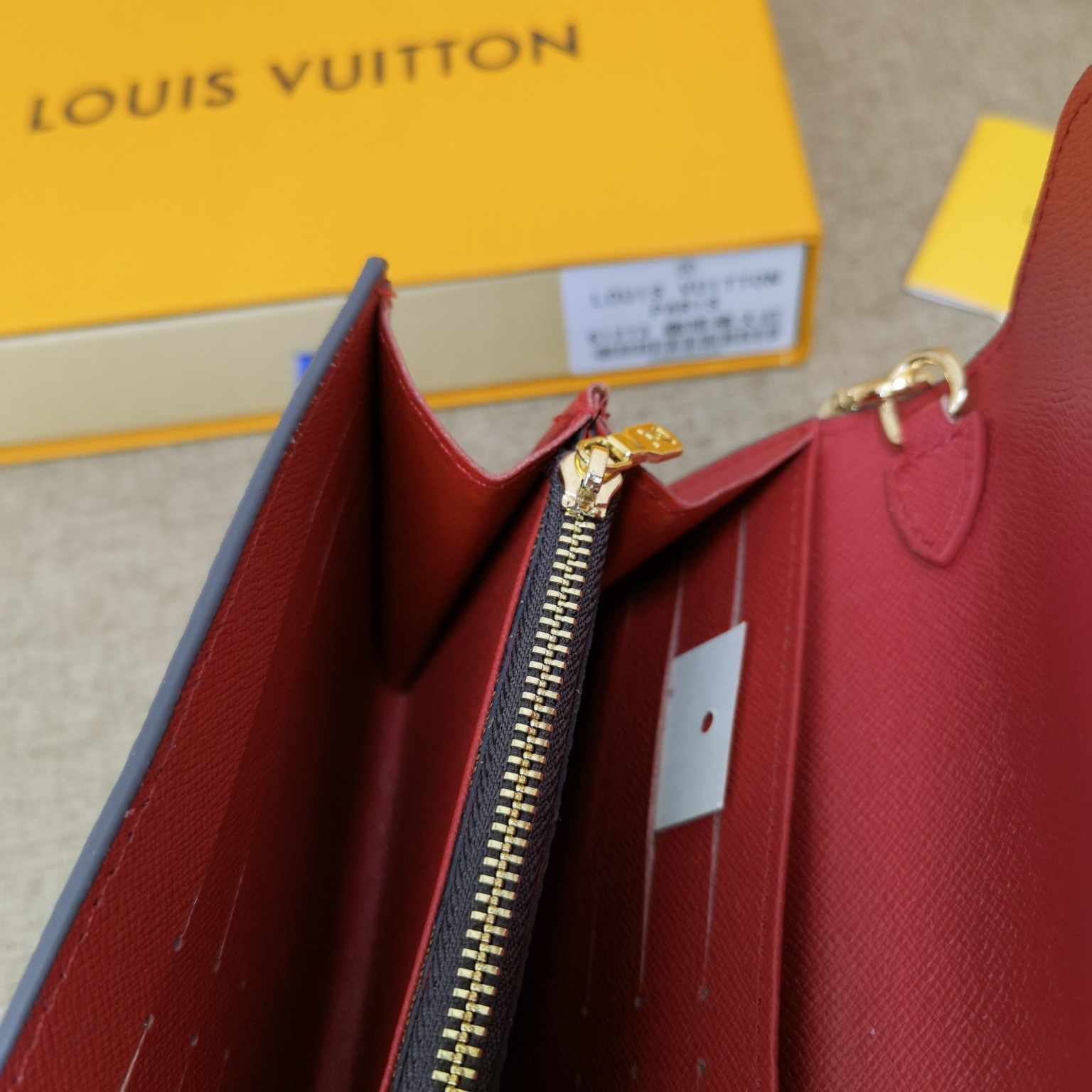 Damier Wallet - Daily Usage