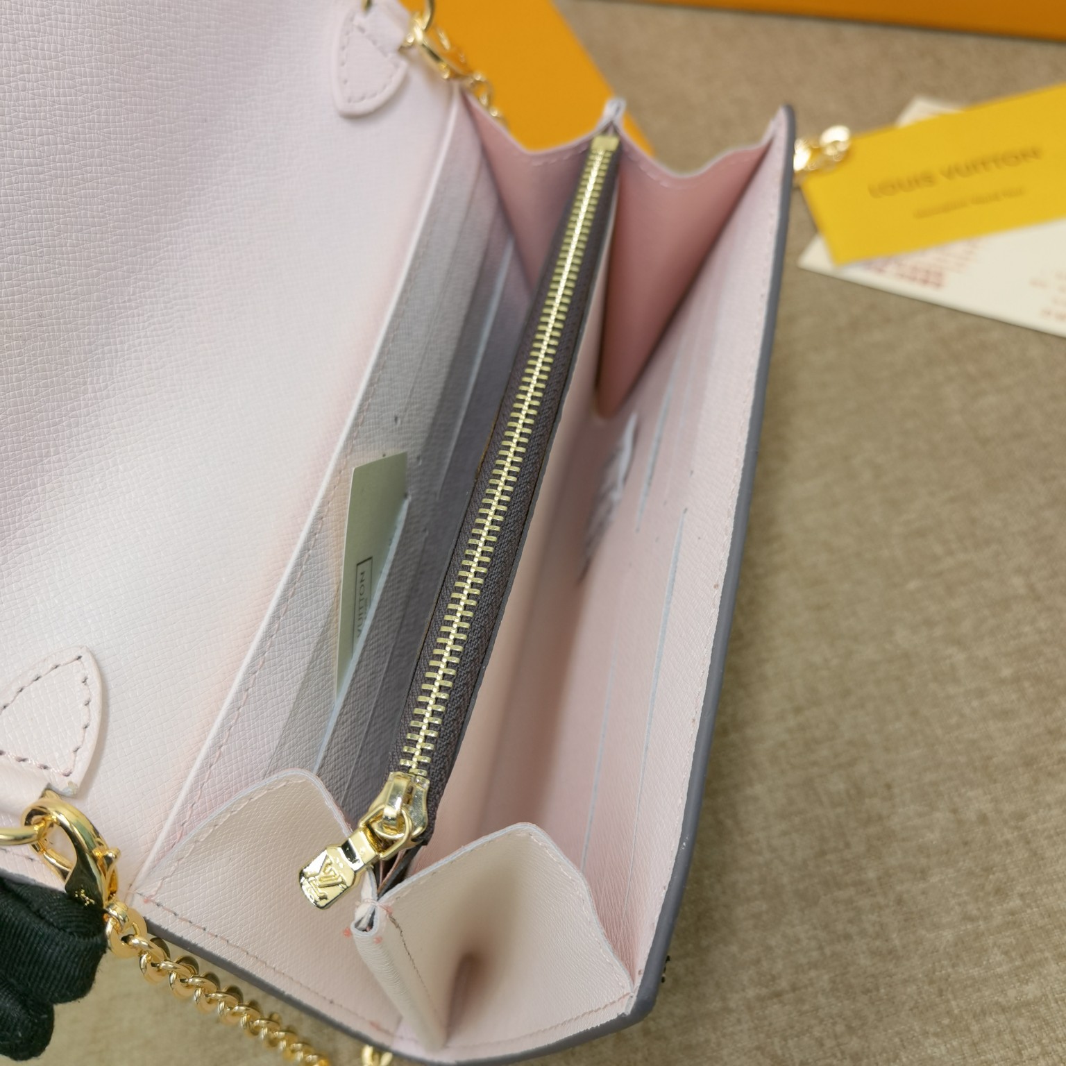 Damier Wallet - Open with Contents