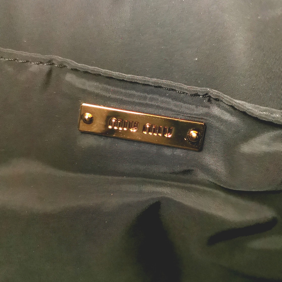 缪缪miumiu环保尼龙MivWander手袋5BC108