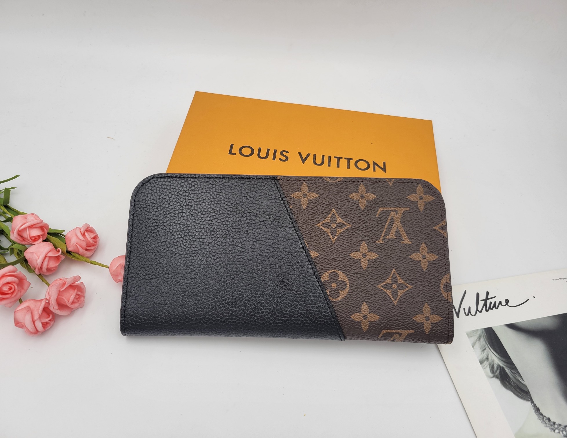 Long wallet with cards and cash