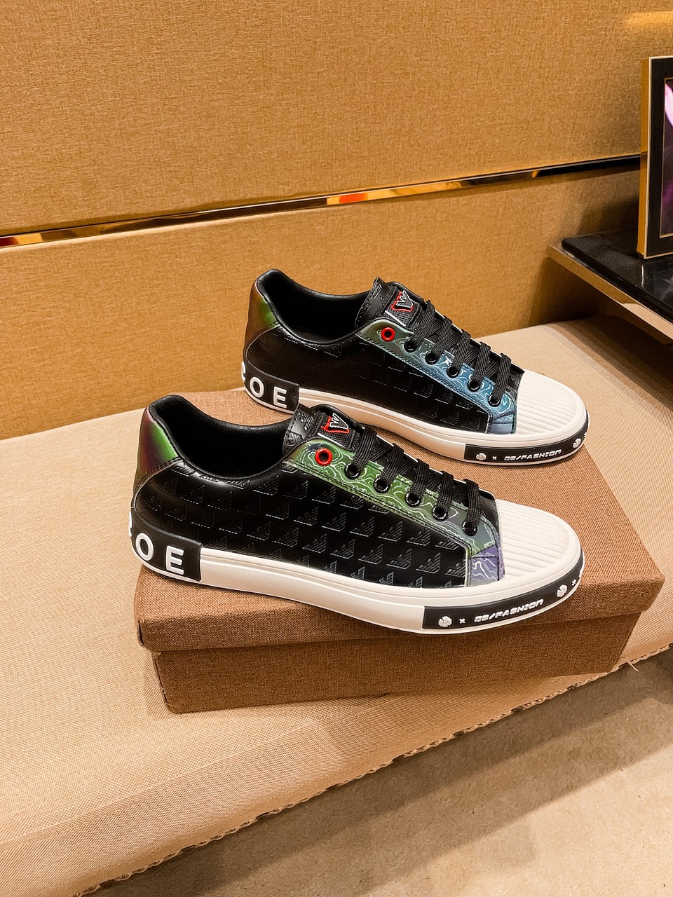 I0 阿玛尼 男鞋高端品牌 官网1：1最新力作：鞋面采用意大利进口头层牛皮搭配舒透气内里➕原版防滑耐磨大底制作 ，让行走更加便捷舒适，惊世之作，与官方的质量相比美的1：1复刻[色]打造时尚个性衬托你的与众不同潮男必备!经典