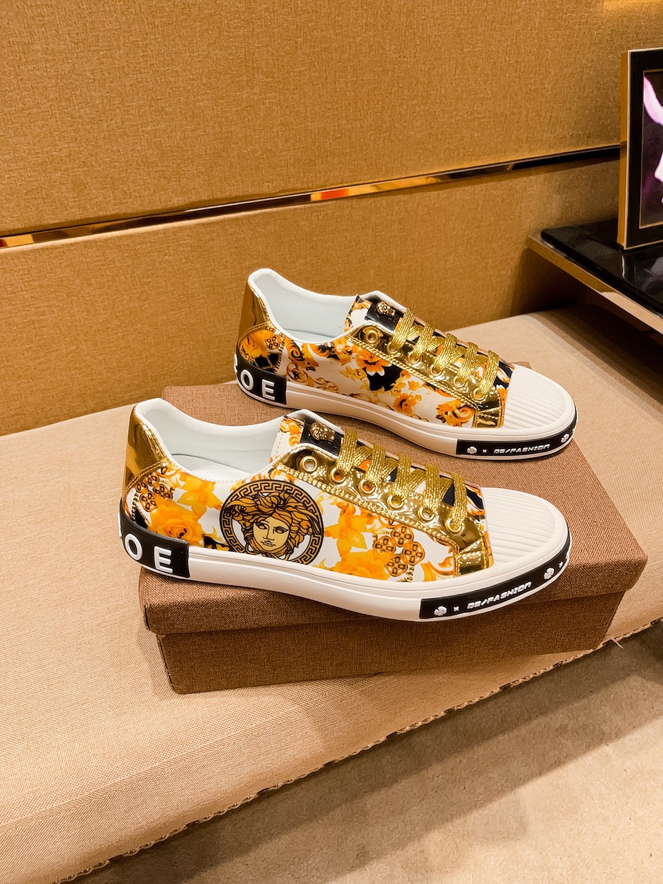 I0 阿玛尼 男鞋高端品牌 官网1：1最新力作：鞋面采用意大利进口丝光面料搭配舒透气内里➕原版防滑耐磨大底制作 ，让行走更加便捷舒适，惊世之作，与官方的质量相比美的1：1复刻[色]打造时尚个性衬托你的与众不同潮男必备!经典