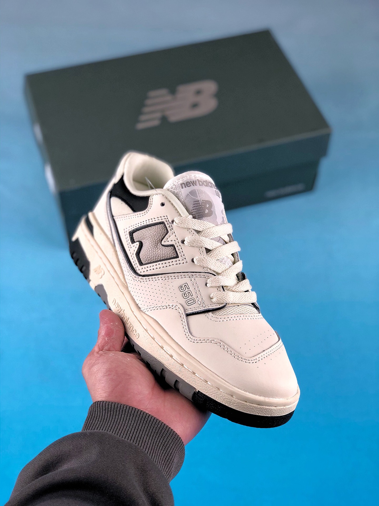 本地自取 支持放店
New Balance BB550系列 新平衡皮面中性休闲跑鞋 BB550LWT
尺码：36 37 37.5 38 38.5 39.5 40 40.5 41.5 42 42.5 43 44 45