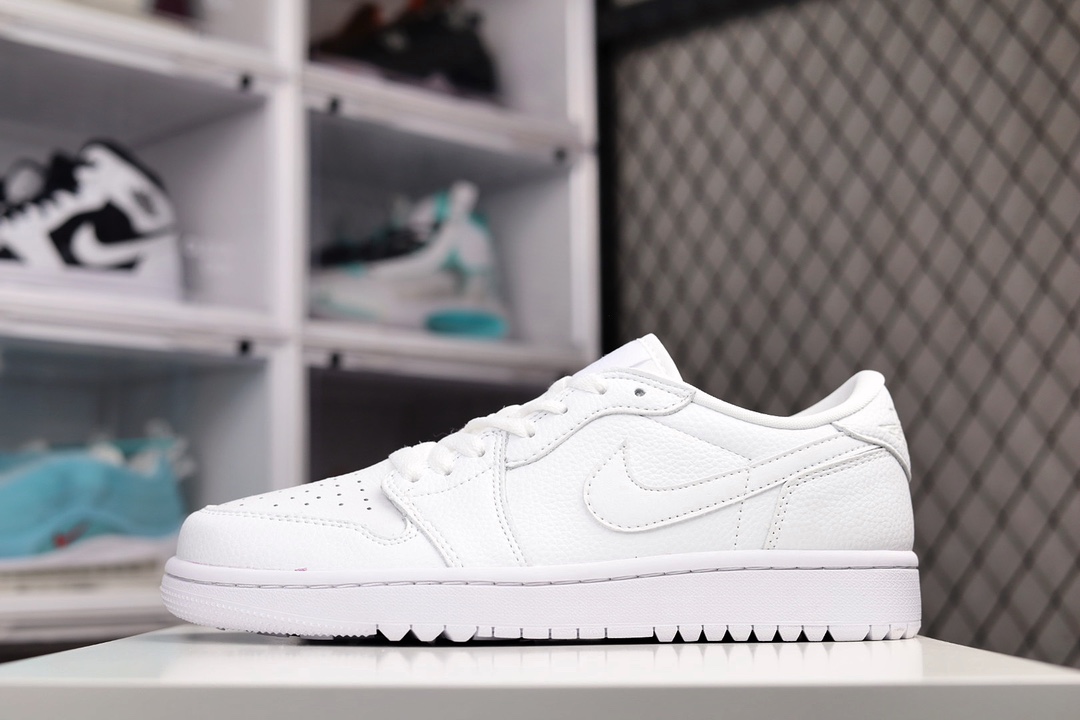 H0 公司级 Air Jordan 1 Low Golf “Triple White” AJ1 乔1全新高尔夫版 全白配色 DD9315-101采用全白色滚花皮革鞋面，鞋舌、鞋垫和鞋跟上带有皮革 Swooshes 和同色系品牌标识。纯白色橡胶鞋底完善了设计×996YJJB