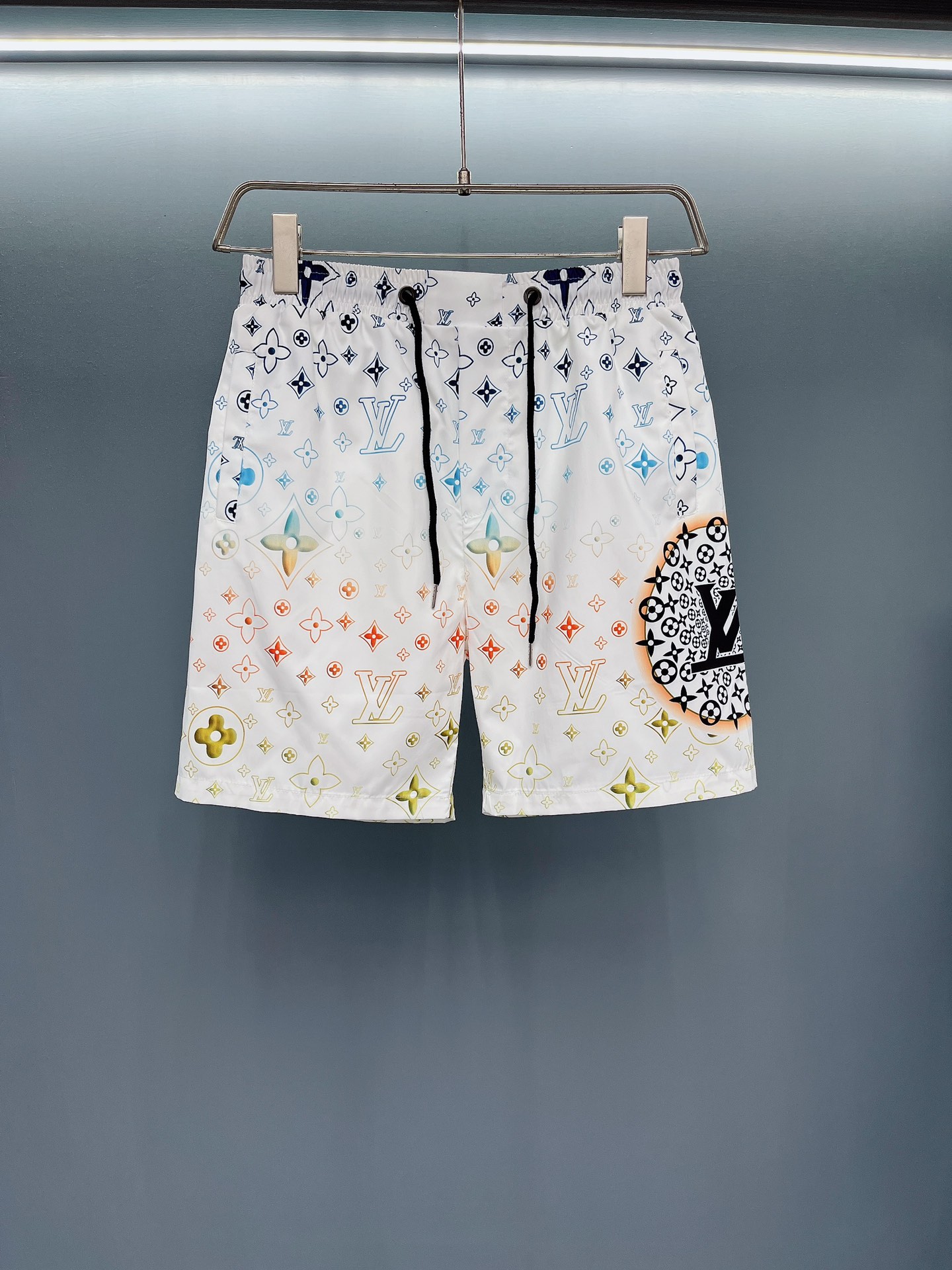 P60 #V0055 【Reposición todo el año】 LV 🔥🔥🔥 Último estilo de pantalones cortos de playa para hombre, tela fina y suav…