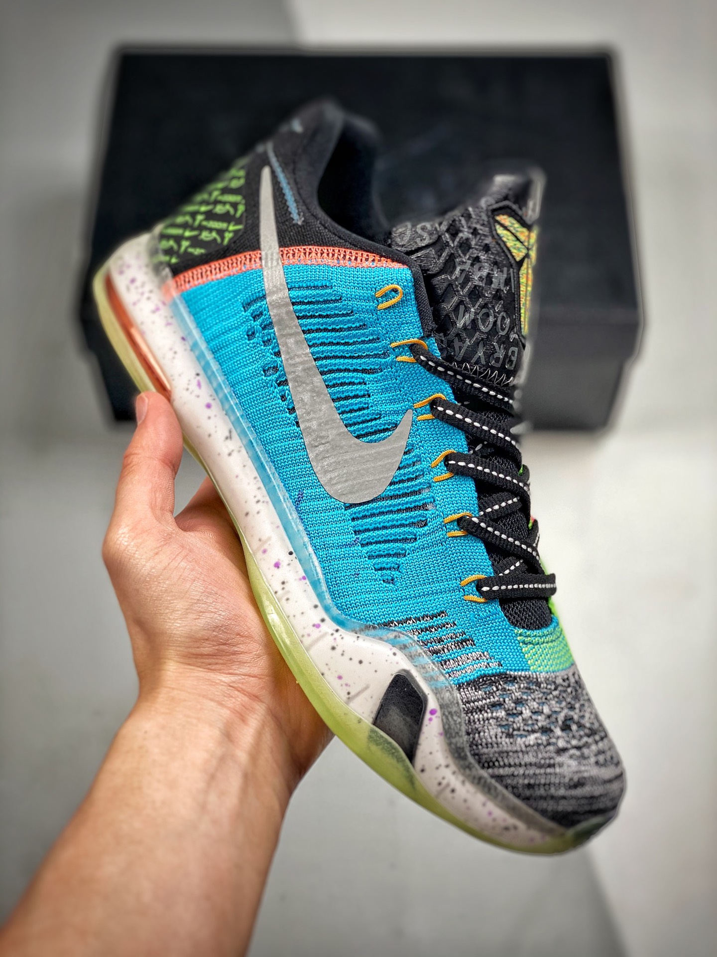 -4 Nike Zoom Kobe 10, dos colores, el nuevo Nike Zoom Kobe 10 llega. La parte superior está compuesta por cue…