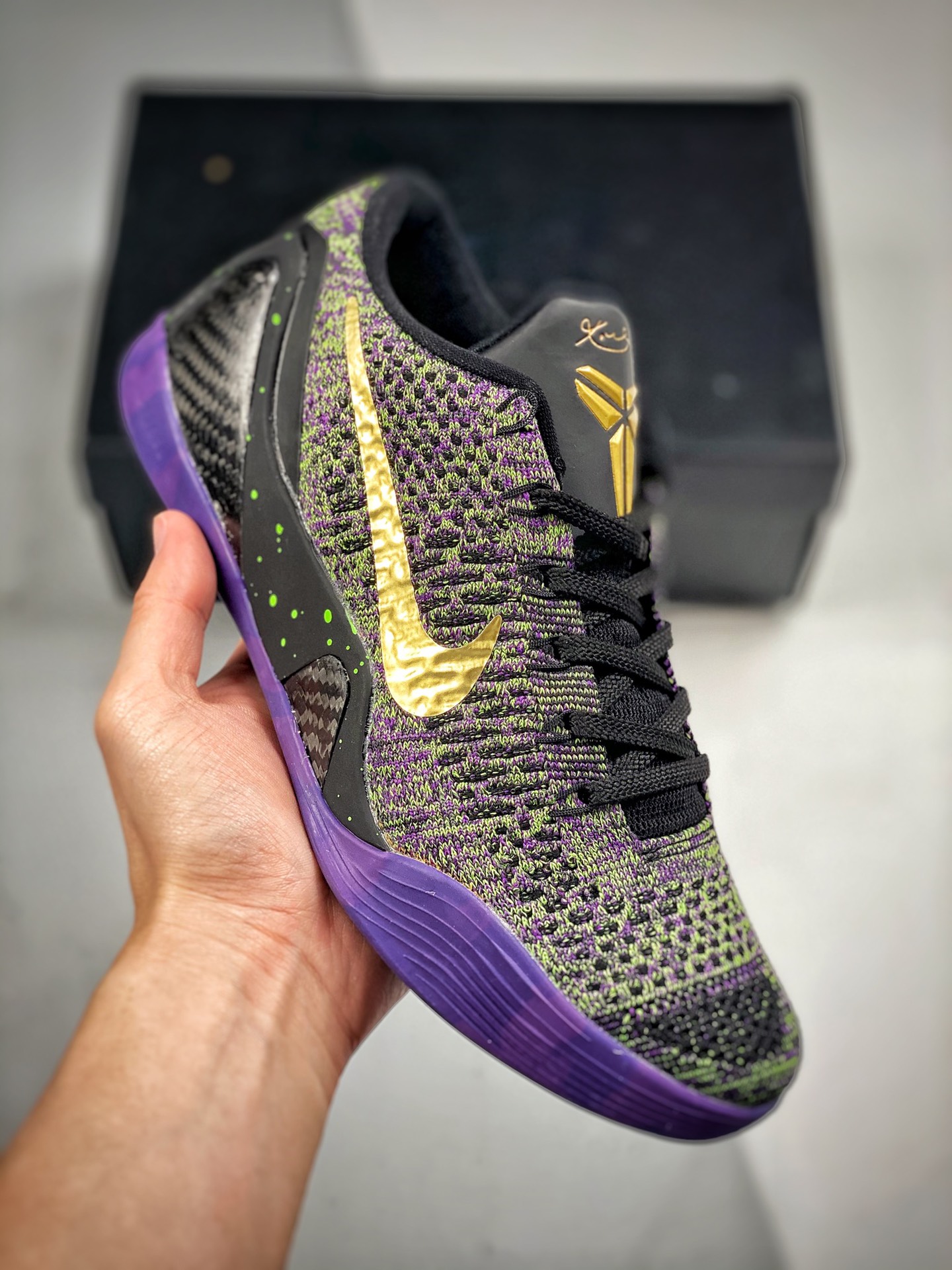 -4 Nike Zoom Kobe 10, púrpura y dorado, el nuevo Nike Zoom Kobe 10 llega. La parte superior está compuesta po…