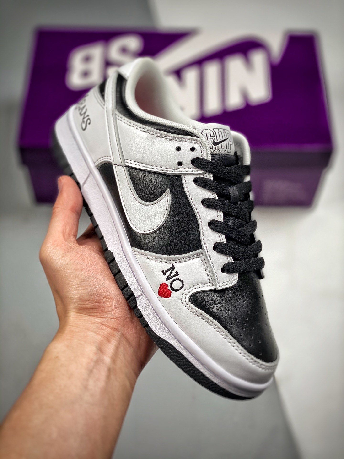 -4 Nk Dunk SB Low blanco y negro corazón, producción original pura de fábrica, fotos reales primer lanzamiento, materia…