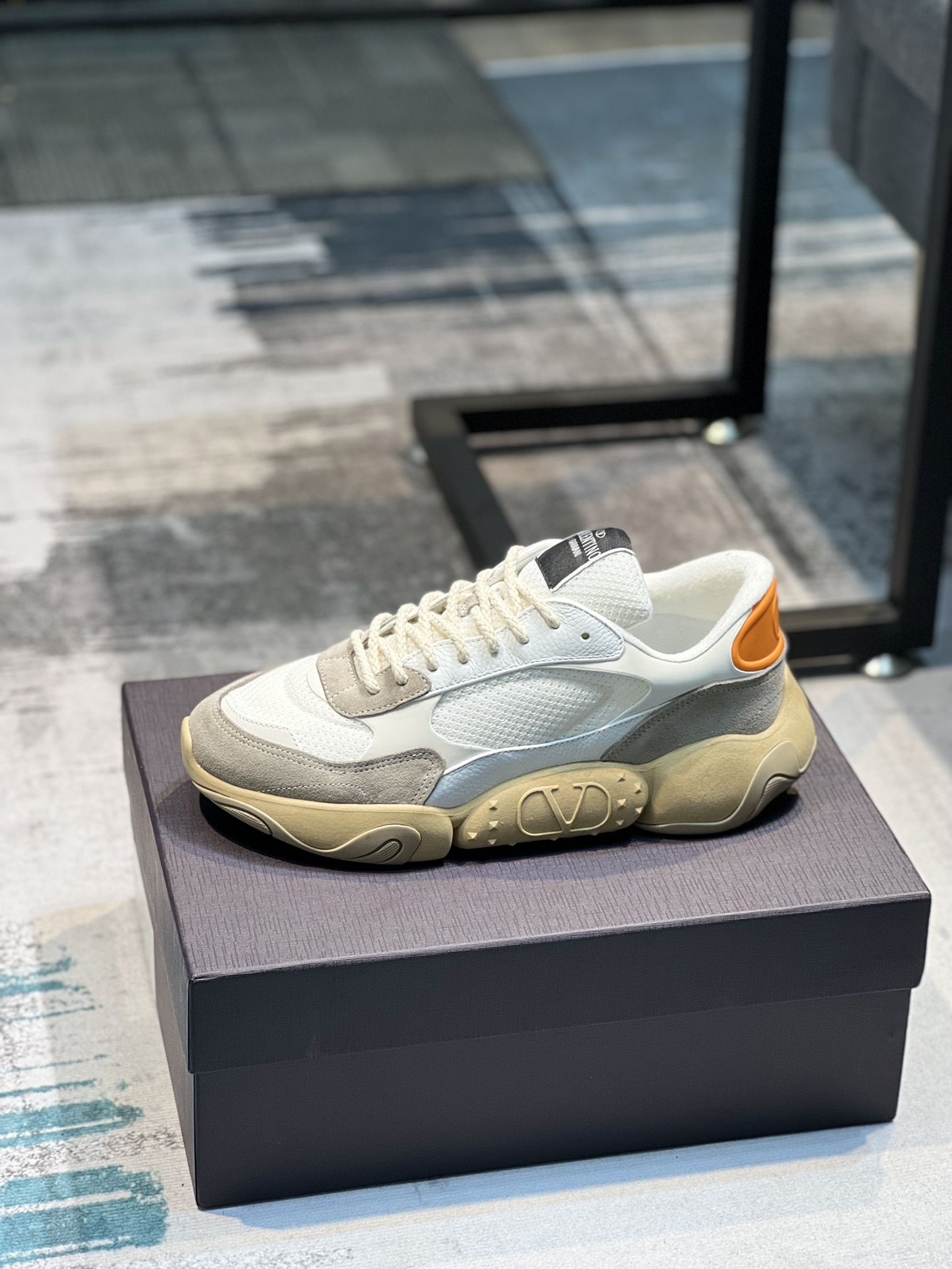 K5 华伦天奴.2022年专柜春季最新爆款，原版购入1：1开发⬆️原版材料1:1定做 原版大底 ，高品质出货〽️38-44码45订做不退换