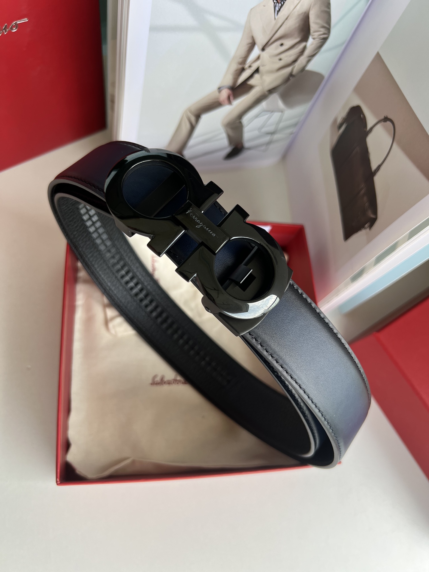 Ferragamo菲拉格慕   8字款金属扣自动款男士3.5cm腰带