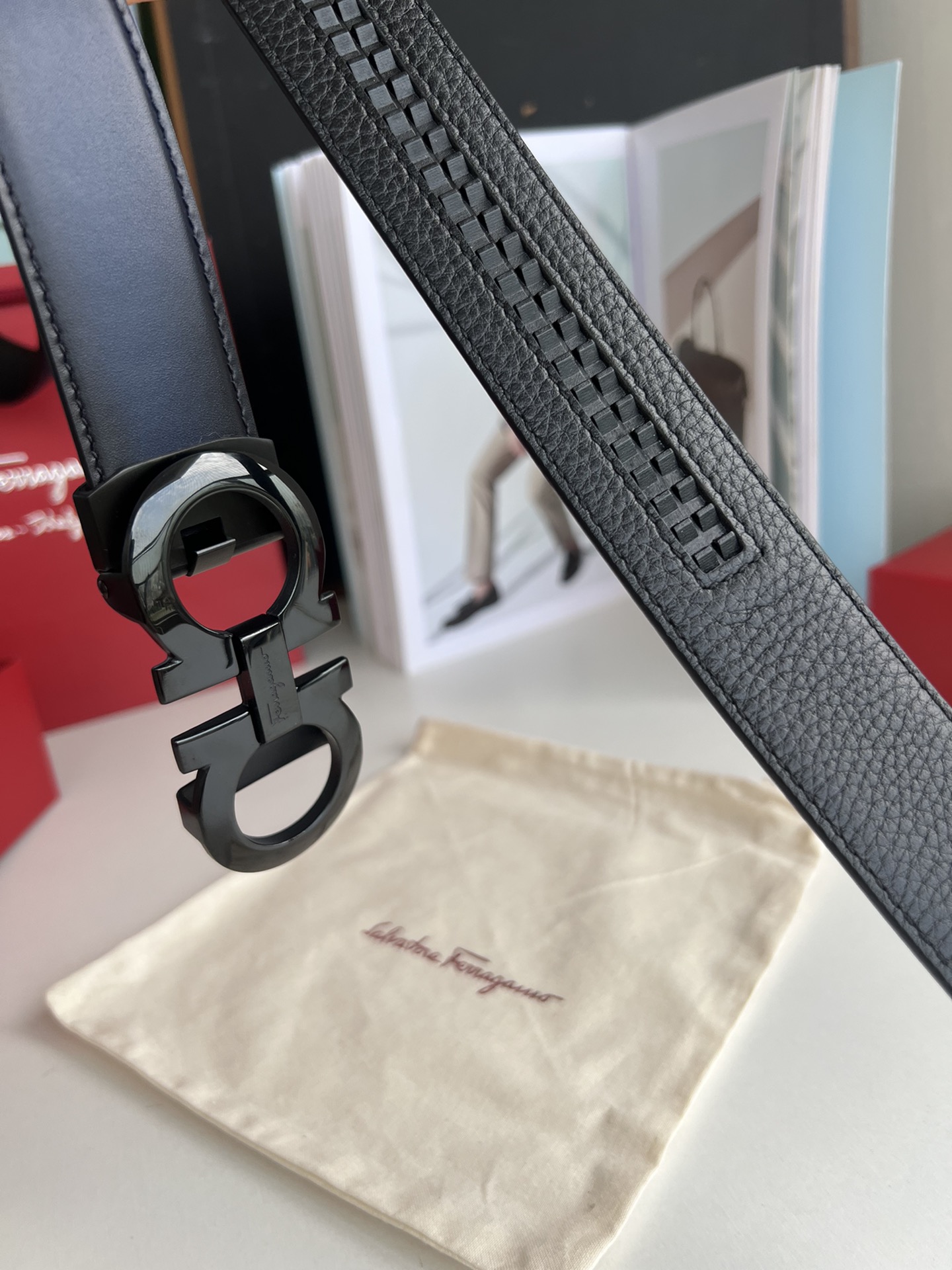 Ferragamo菲拉格慕   8字款金属扣自动款男士3.5cm腰带