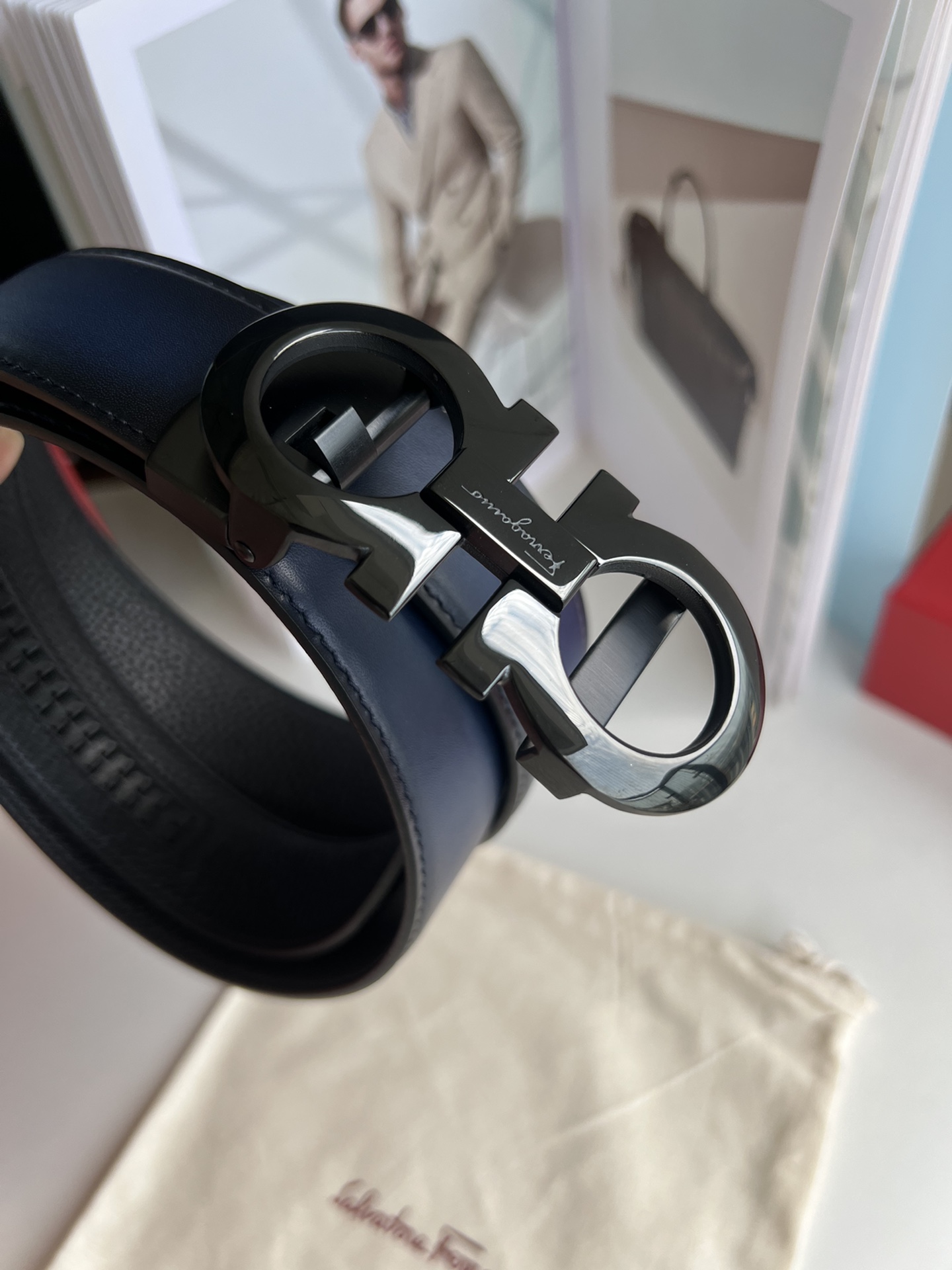 Ferragamo菲拉格慕   8字款金属扣自动款男士3.5cm腰带