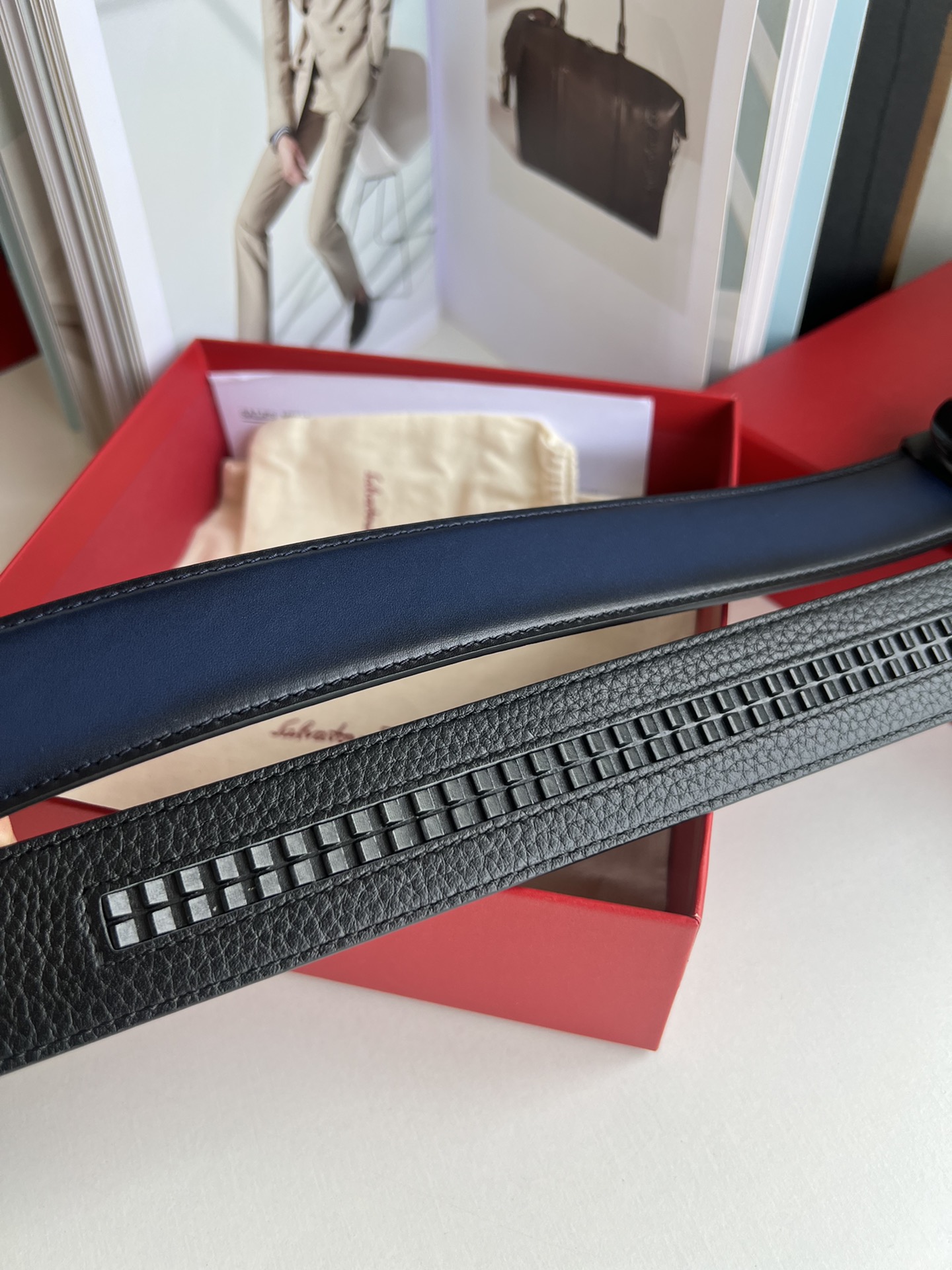 Ferragamo菲拉格慕   8字款金属扣自动款男士3.5cm腰带
