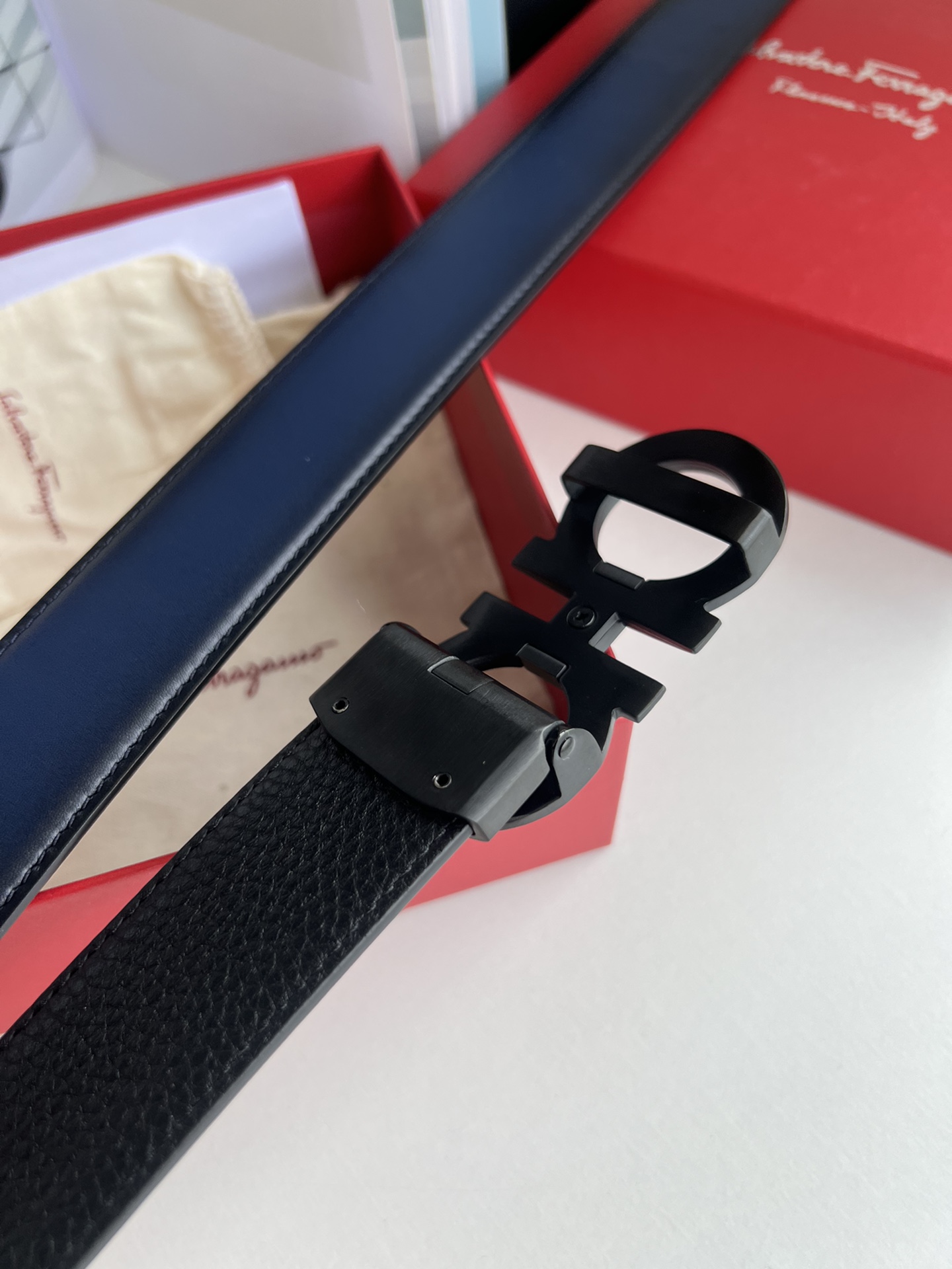 Ferragamo菲拉格慕   8字款金属扣自动款男士3.5cm腰带