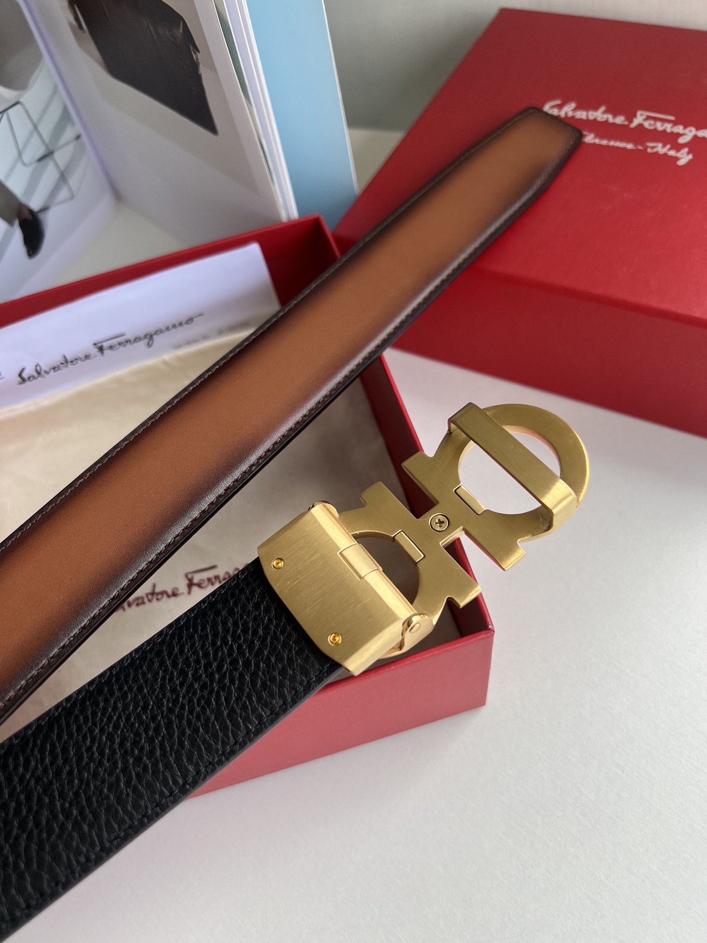 Ferragamo菲拉格慕   8字款金属扣自动款男士3.5cm腰带