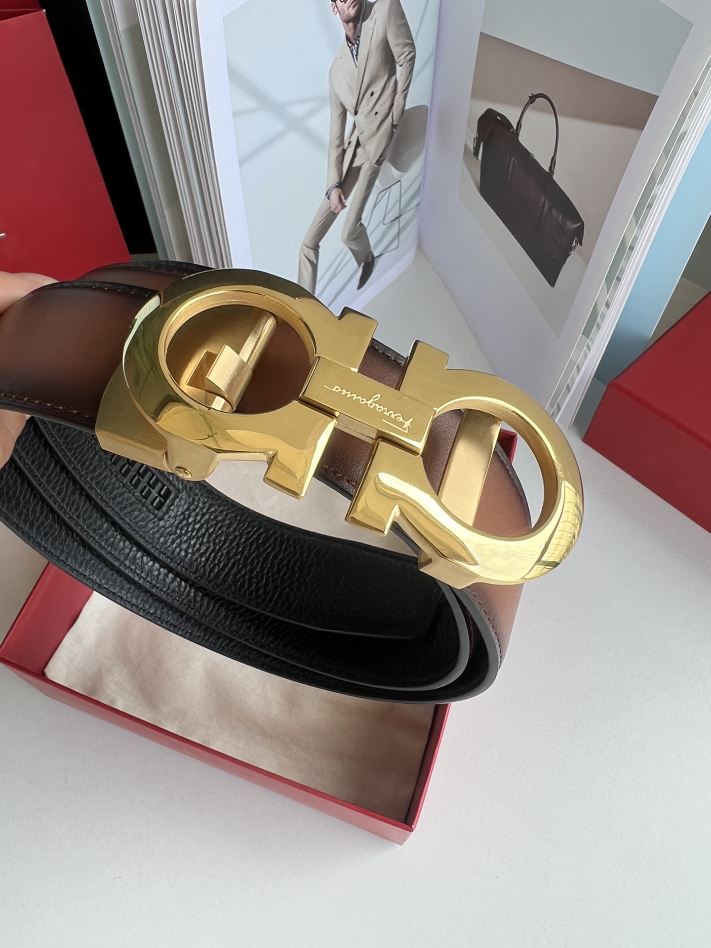 Ferragamo菲拉格慕   8字款金属扣自动款男士3.5cm腰带