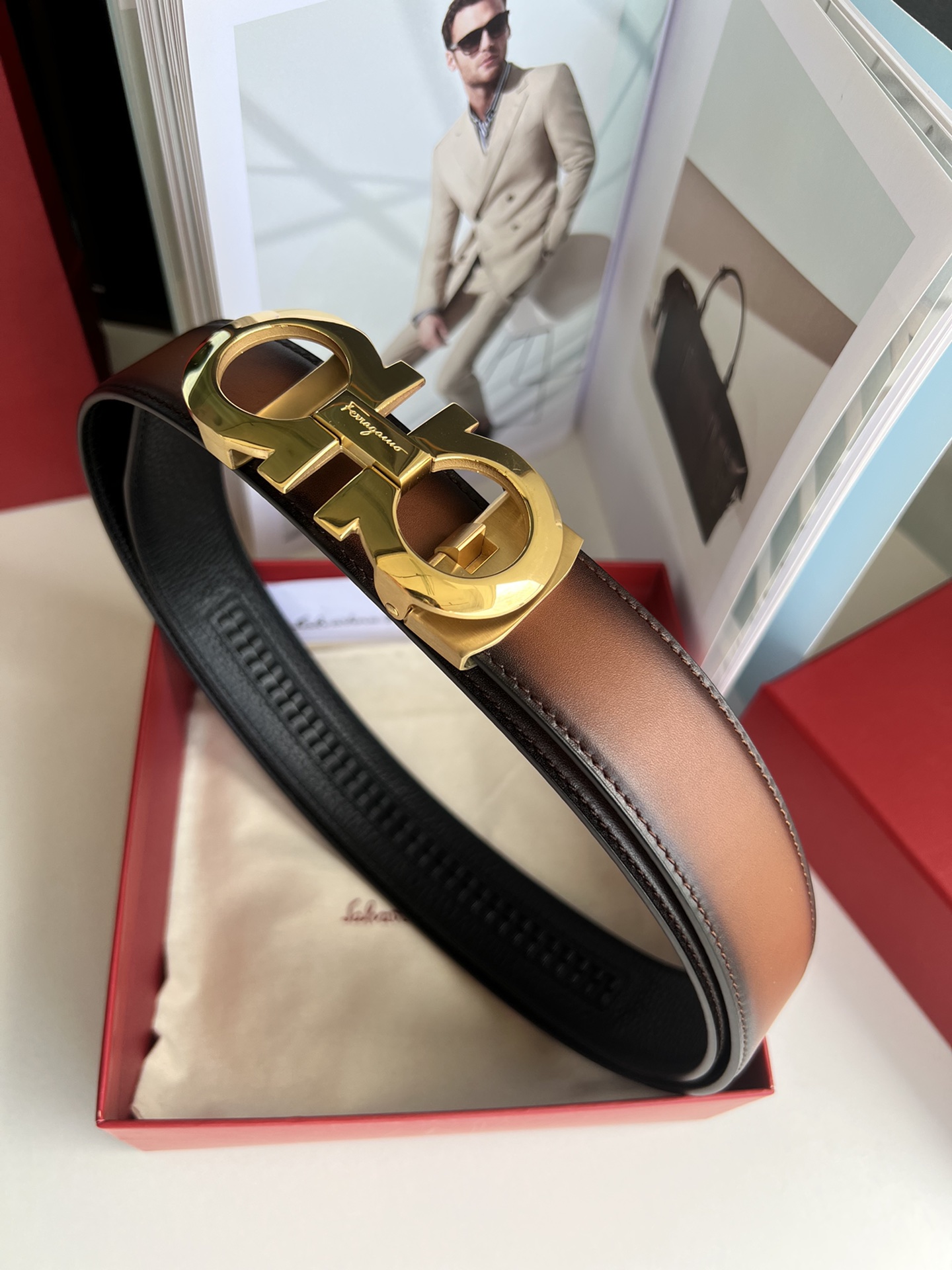 Ferragamo菲拉格慕   8字款金属扣自动款男士3.5cm腰带