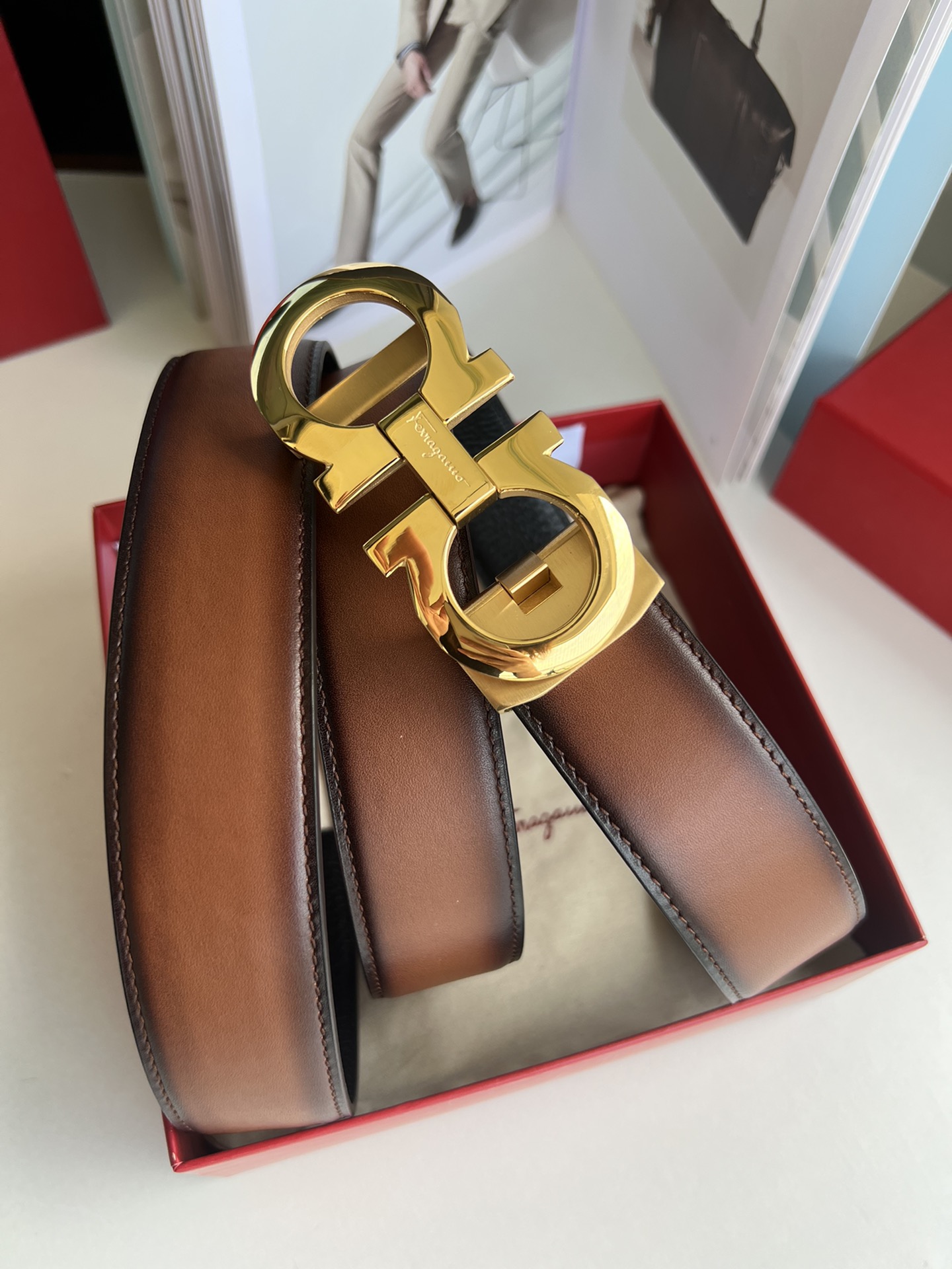 Ferragamo菲拉格慕   8字款金属扣自动款男士3.5cm腰带