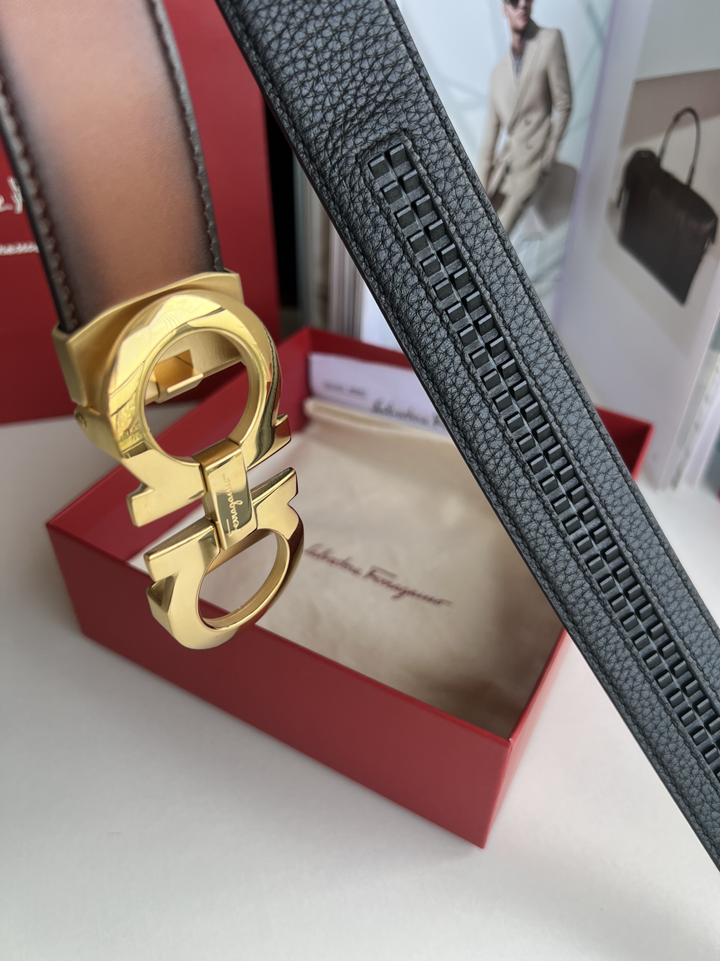 Ferragamo菲拉格慕   8字款金属扣自动款男士3.5cm腰带