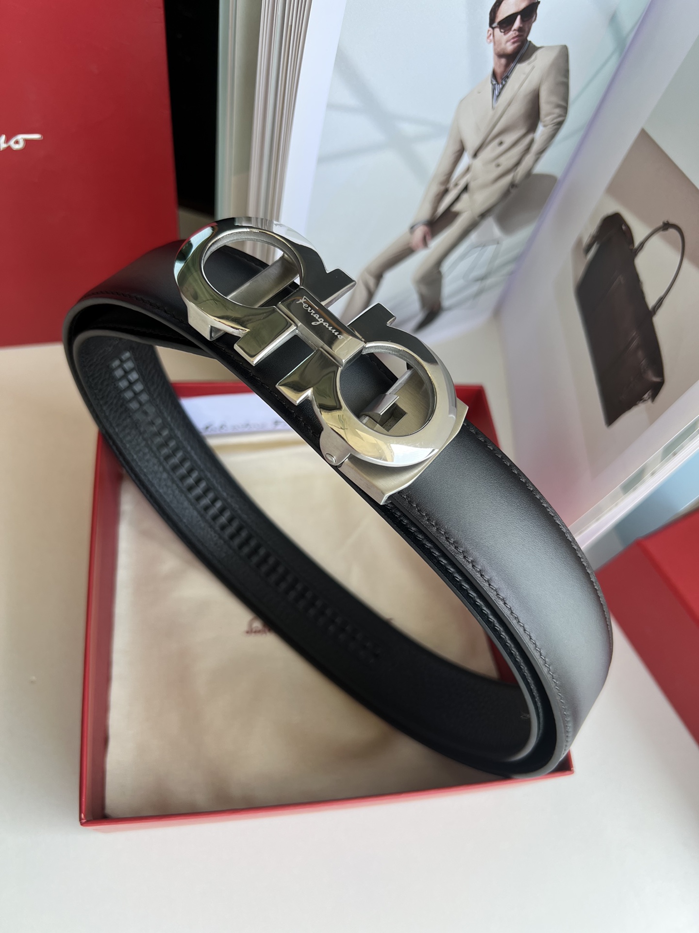 Ferragamo菲拉格慕   8字款金属扣自动款男士3.5cm腰带