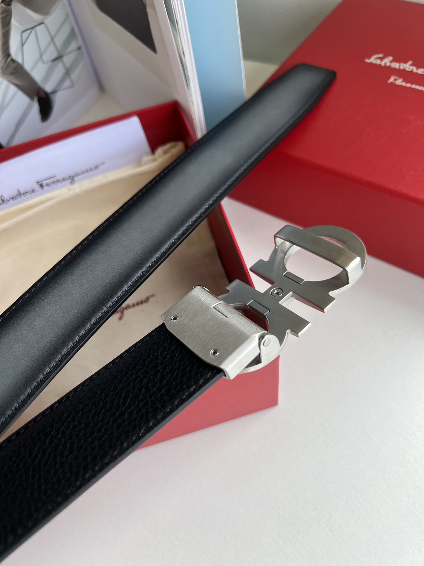 Ferragamo菲拉格慕   8字款金属扣自动款男士3.5cm腰带