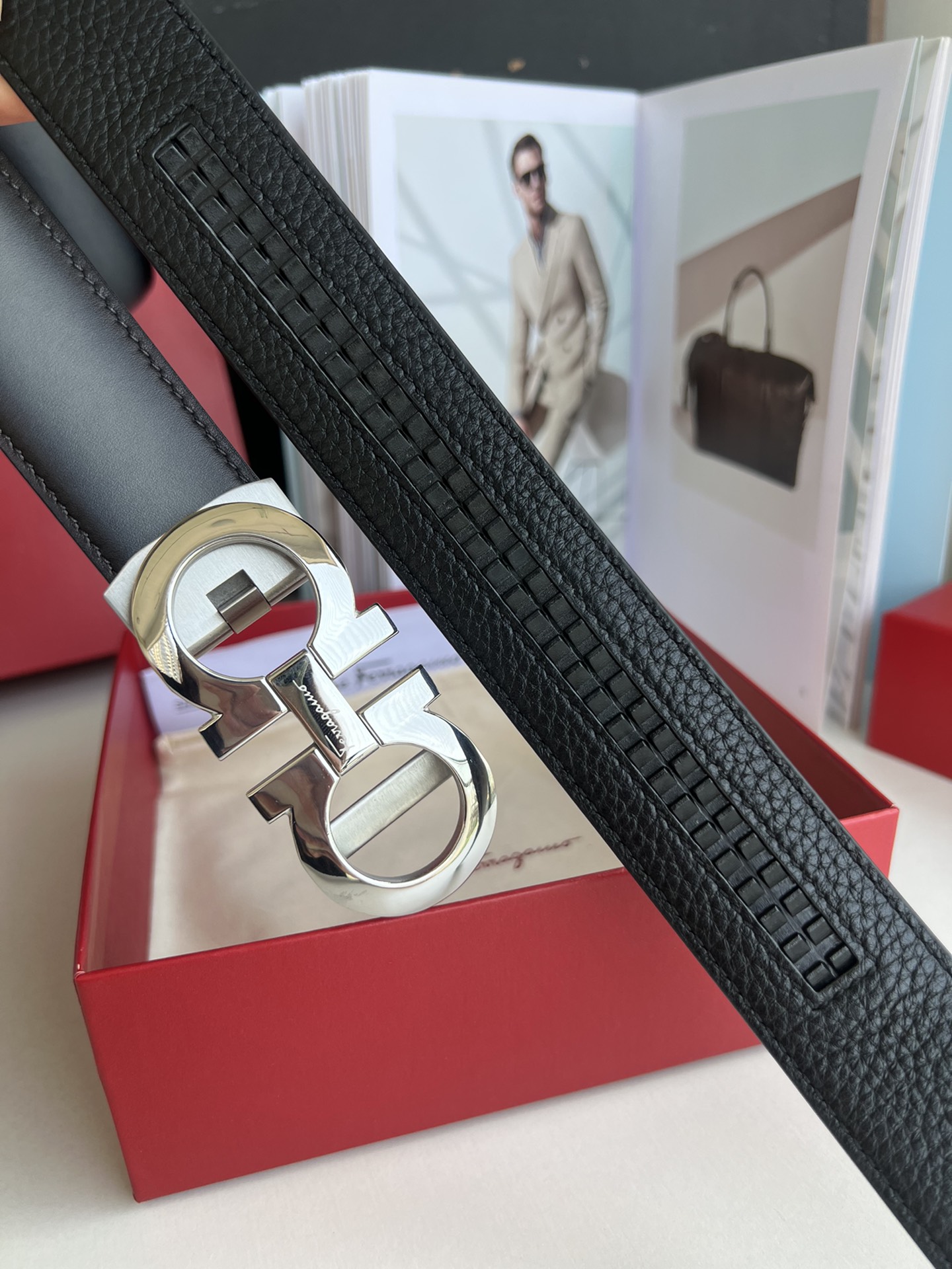Ferragamo菲拉格慕   8字款金属扣自动款男士3.5cm腰带