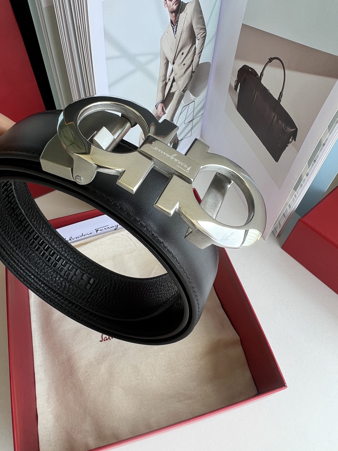 Ferragamo菲拉格慕   8字款金属扣自动款男士3.5cm腰带