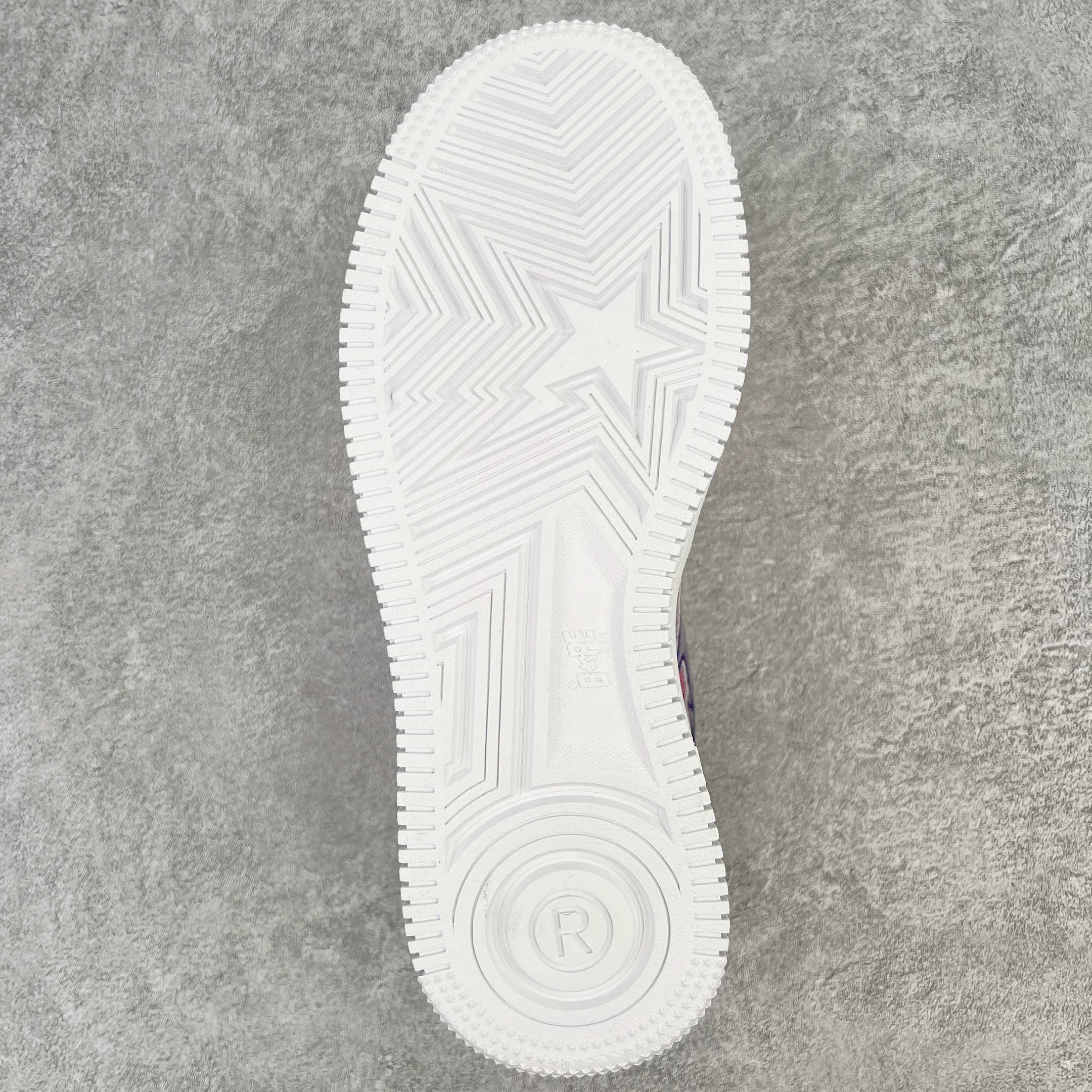 图片[9]-＃C版纯原 Bape Sta To Low 明星同款 猿人头经典漆皮低帮运动休闲板鞋 全套原纸板楦头开发 确保原汁原味 市场最完美低趴版型 一比一鞋头弧度高度鞋身弧度 外贸平台指定订单 匠心打造 开发时长超过半年 独家私模磨具冲刀加持 原厂特供皮料光泽色卡零偏差 内里均采用市场最好的超软原厂填充棉 原数据进口机台高频印压LOGO 最高QC检验标准 控制溢胶瑕疵 深浅定位均保持zp一致 中底嵌入Ortholite缓震材质 全套原包装 包含猿人logo 定制防尘袋 尺码：36 36.5 37 38 38.5 40 40.5 41 42 42.5 43 44 44.5 45 46-选品中心