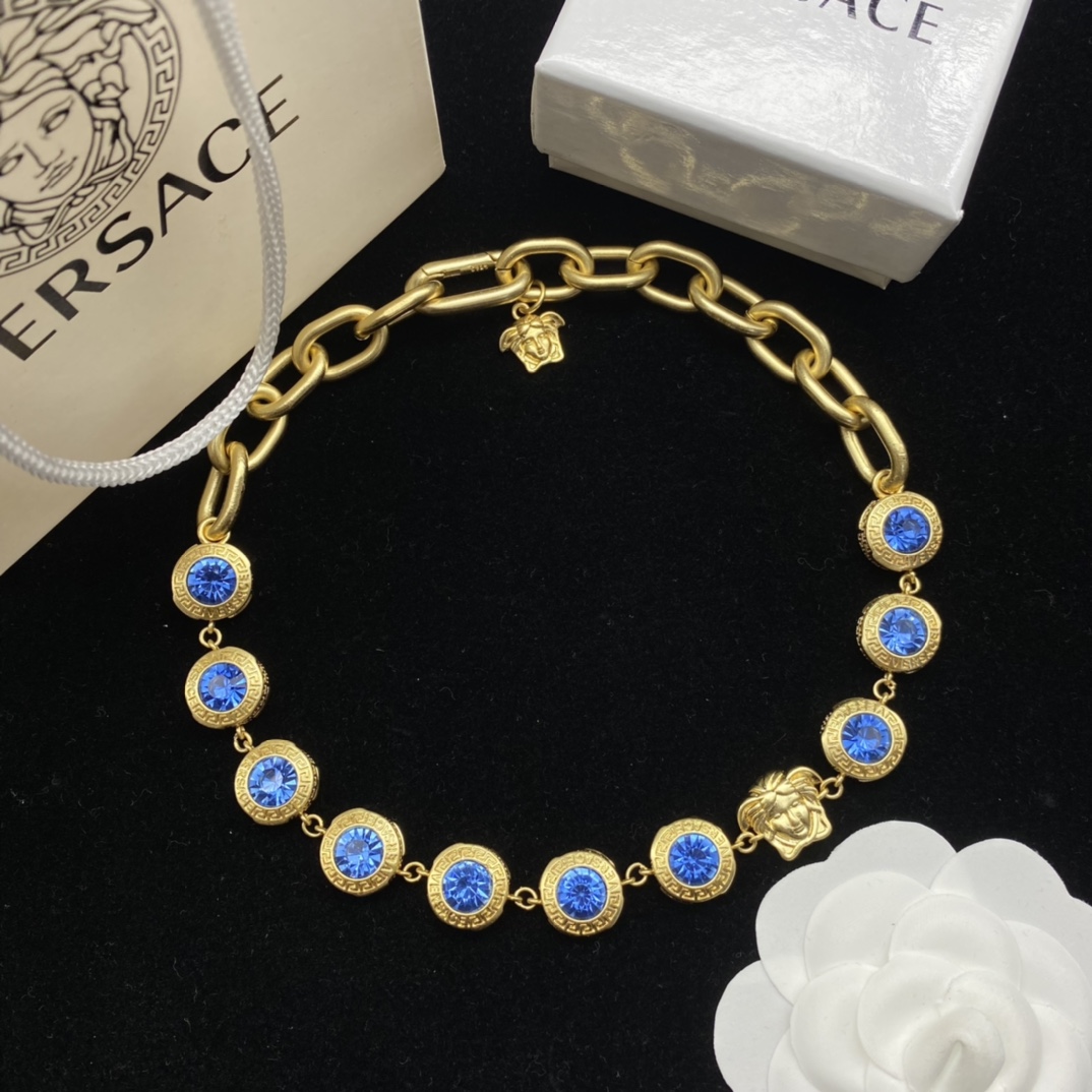 Versace Jewelry Necklaces & Pendants Set With Diamonds Fashion