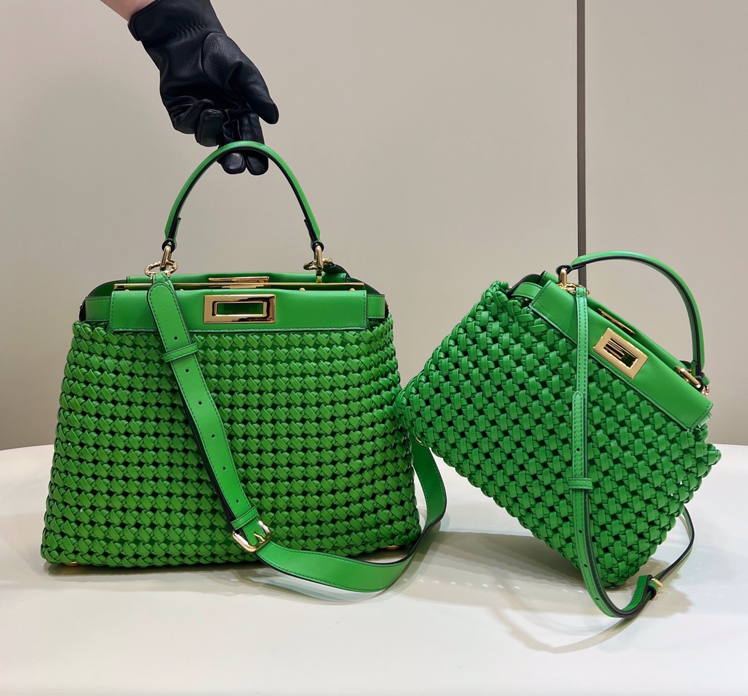 Original factory fendi PEEKABOO is hand-woven and has a high-end feel. The double compartments are large and easy to store things. This years hot