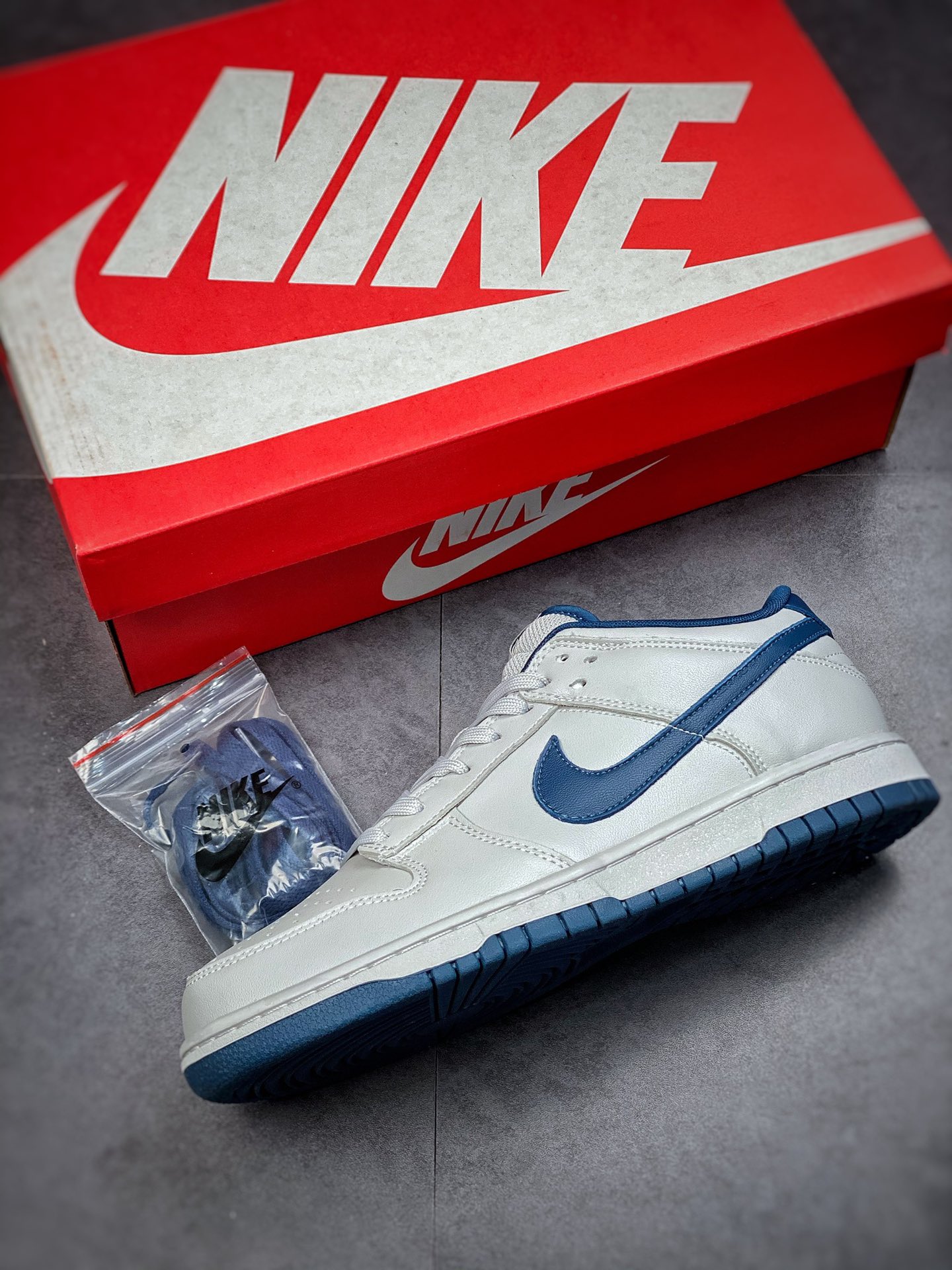 260 Nike Dunk SB Low 水泥灰蓝 诞生于2002年的Nike Dunk SB 316272-328
